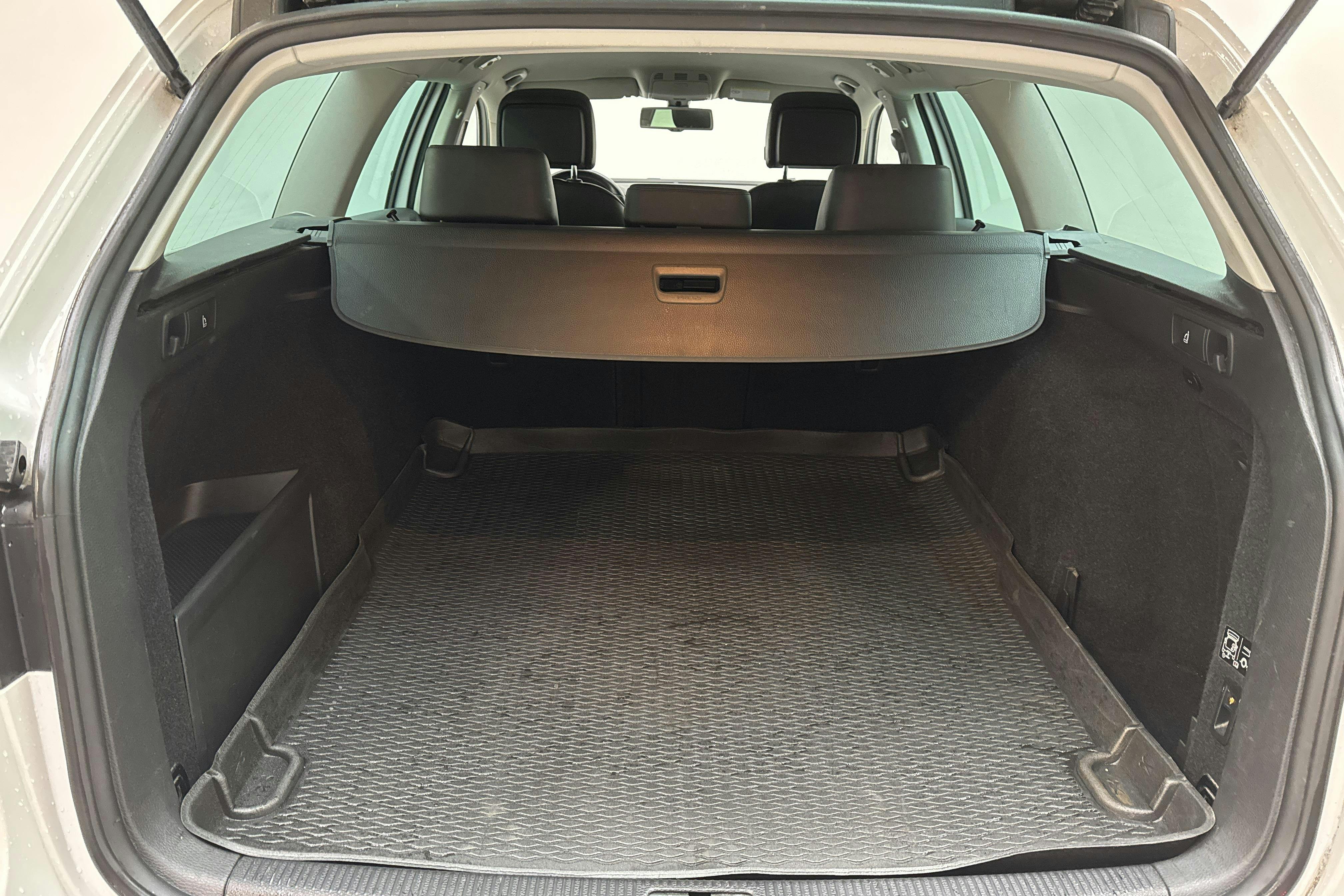 VW Passat 2.0 TDI BlueMotion Technology Variant 4Motion (177hk) - 200 470 km - Automaatne - valge - 2014