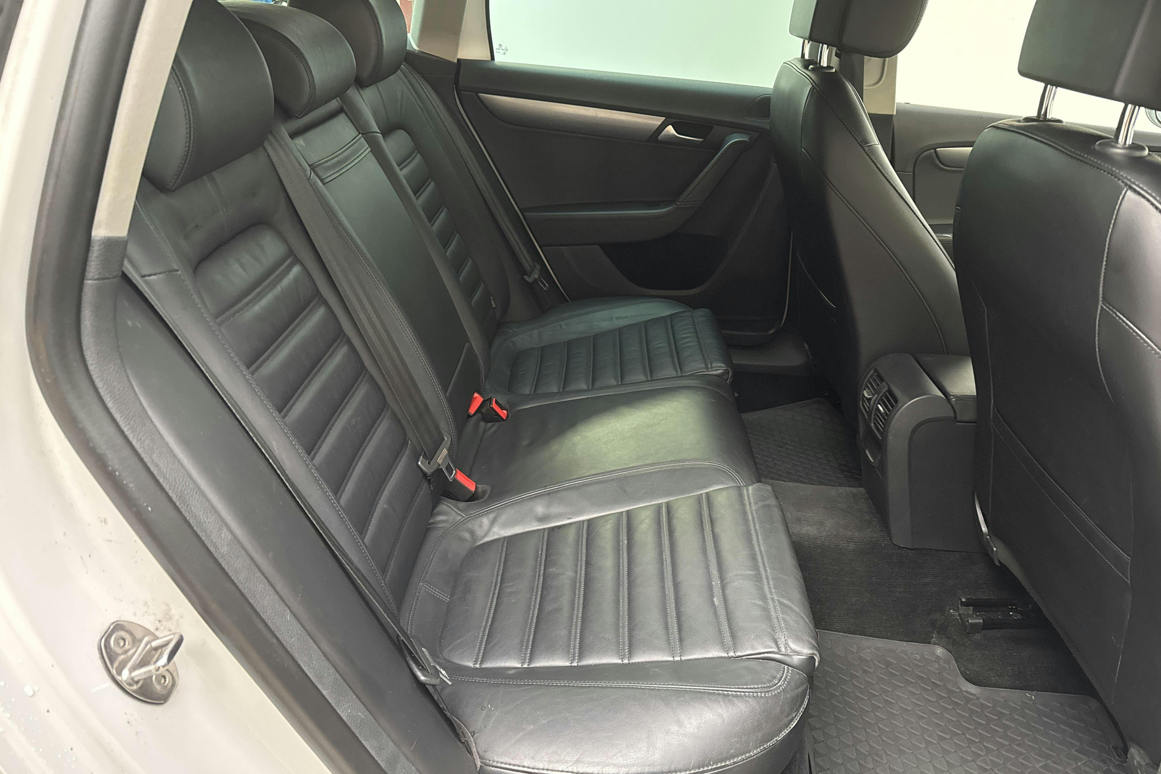 VW Passat 2.0 TDI BlueMotion Technology Variant 4Motion (177hk) - 200 470 km - Automaatne - valge - 2014