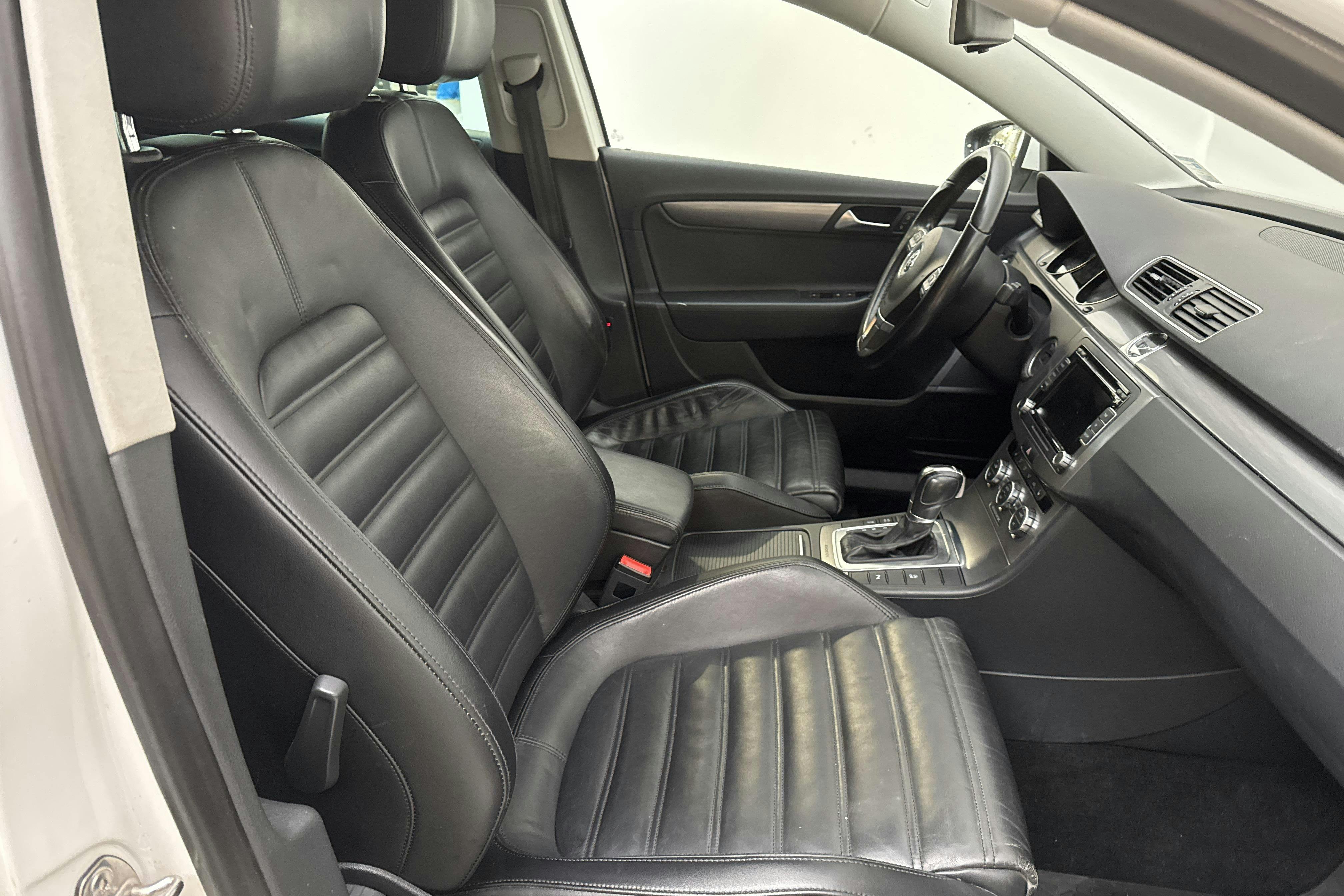 VW Passat 2.0 TDI BlueMotion Technology Variant 4Motion (177hk) - 200 470 km - Automaatne - valge - 2014
