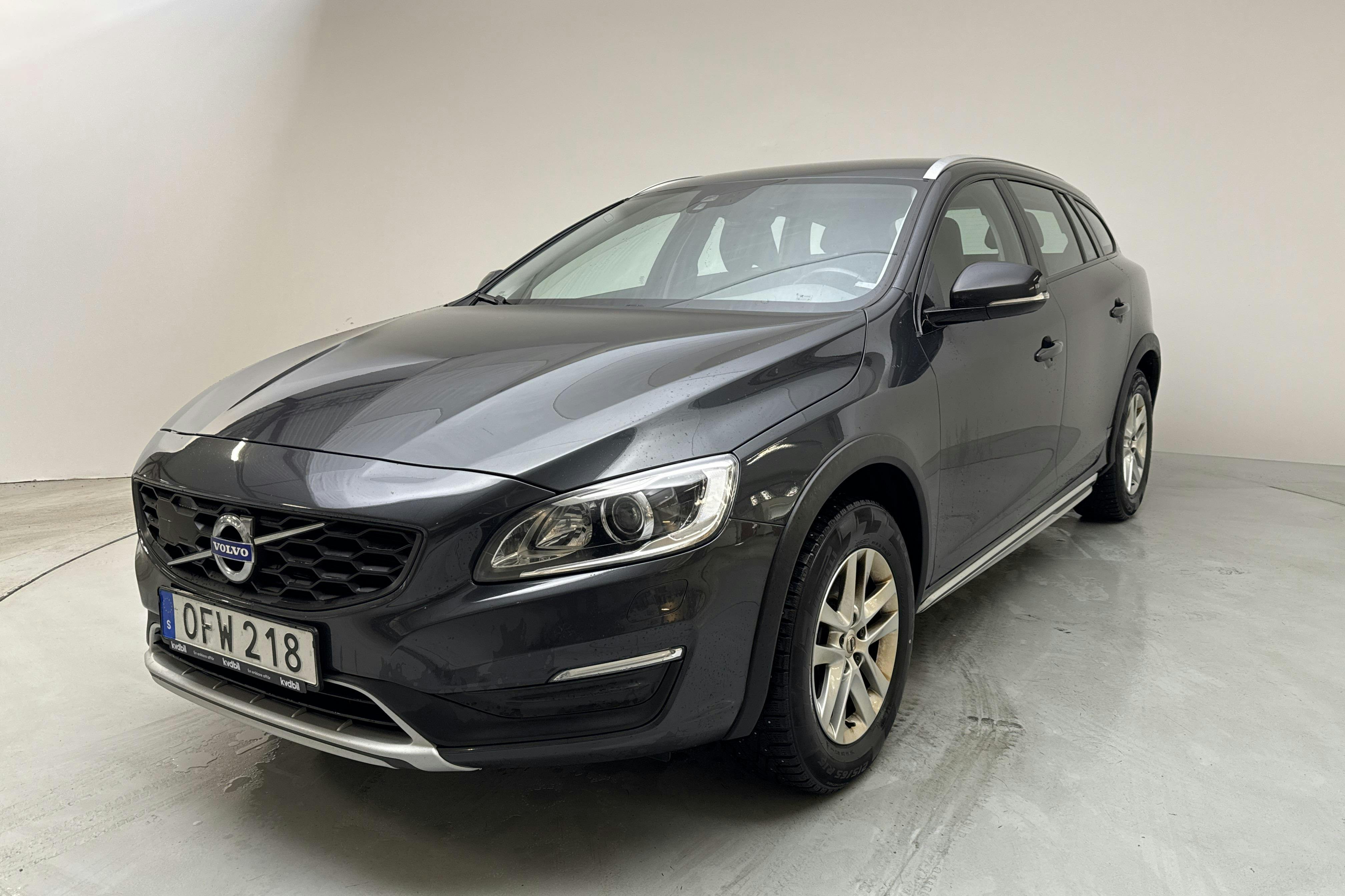 Volvo V60 D3 Cross Country (150hk) - 20 796 mil - Manuell - grå - 2017