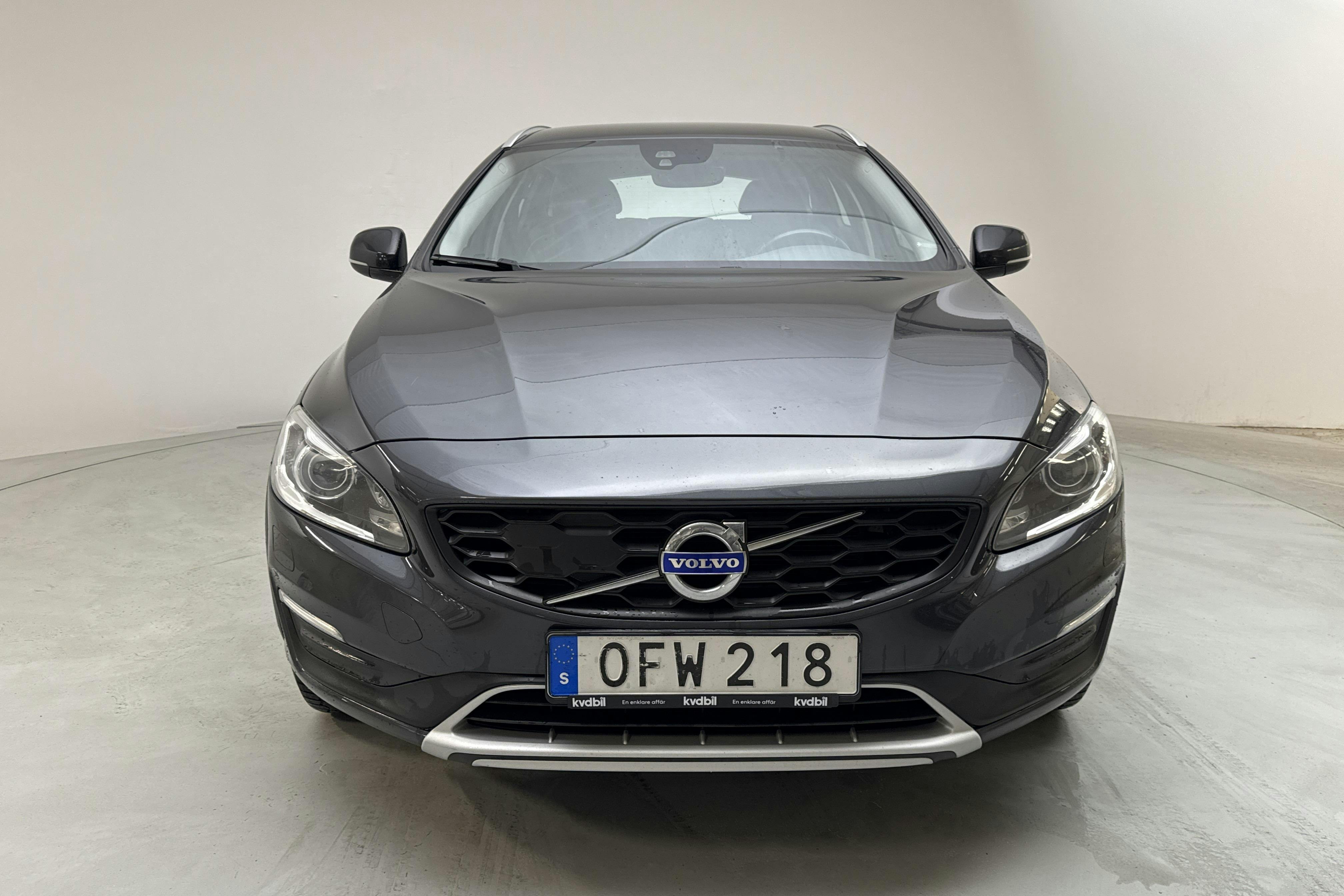 Volvo V60 D3 Cross Country (150hk) - 20 796 mil - Manuell - grå - 2017