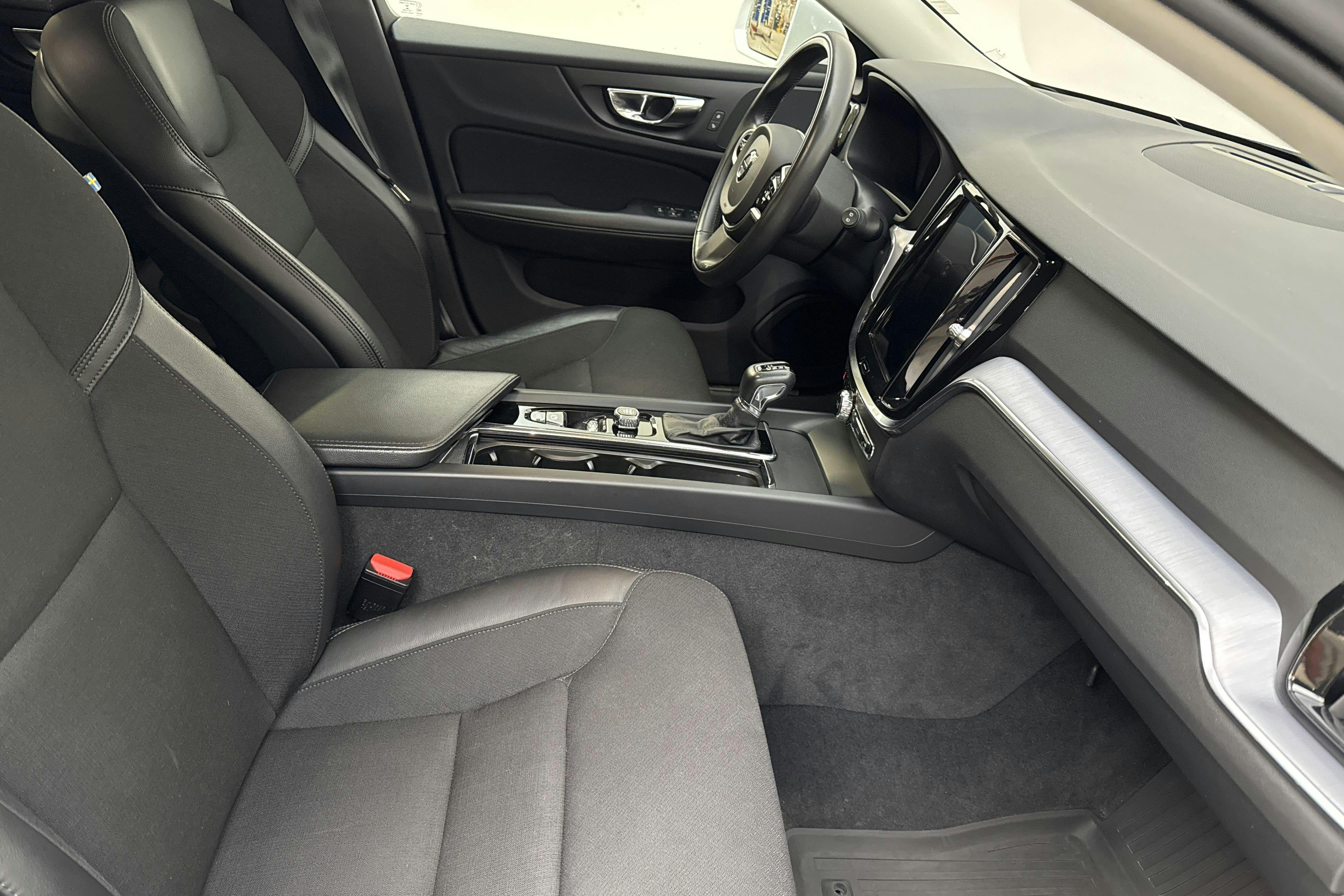 Volvo V60 T4 (190hk) - 59 510 km - Automatic - white - 2020