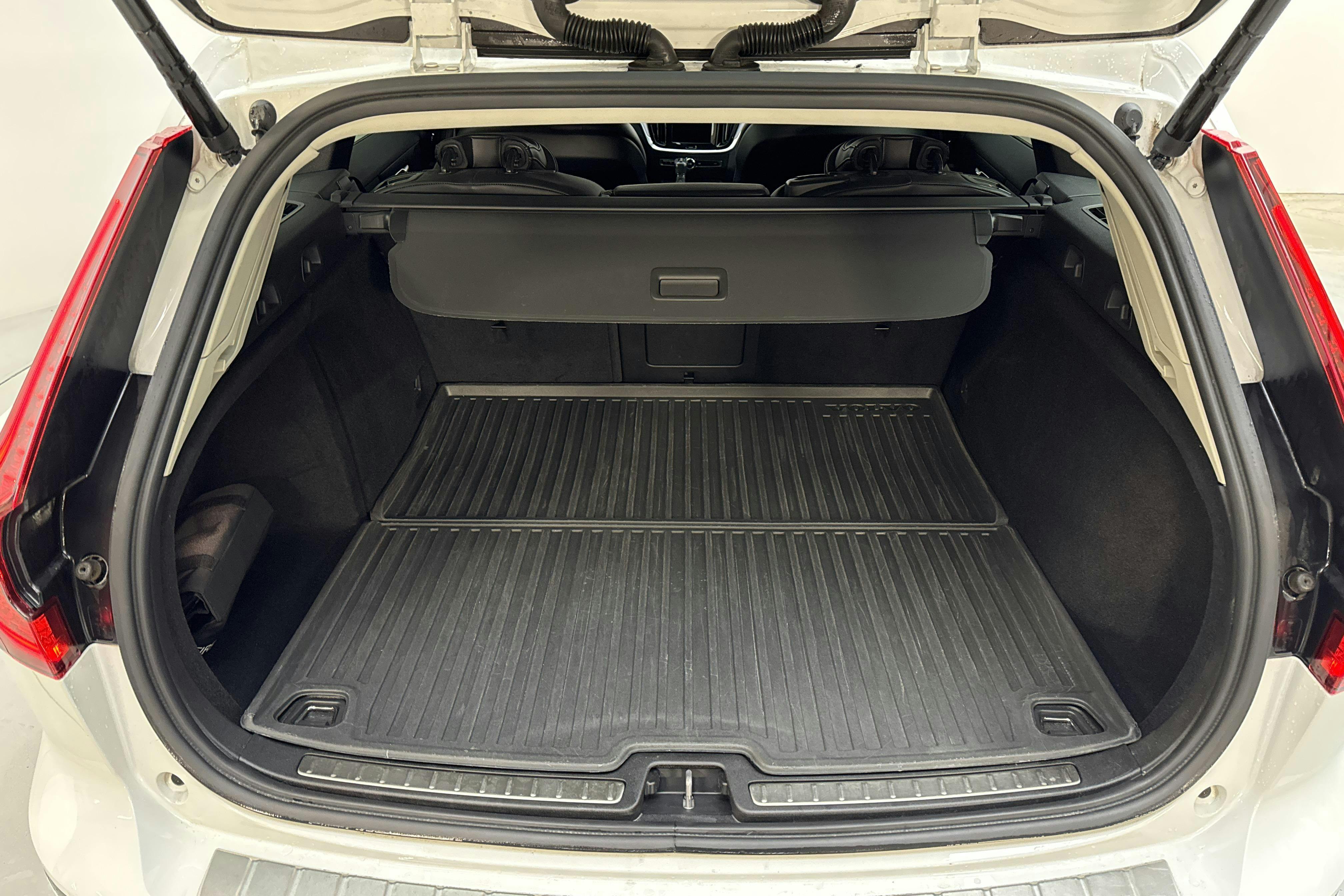 Volvo V60 T4 (190hk) - 59 510 km - Automatic - white - 2020