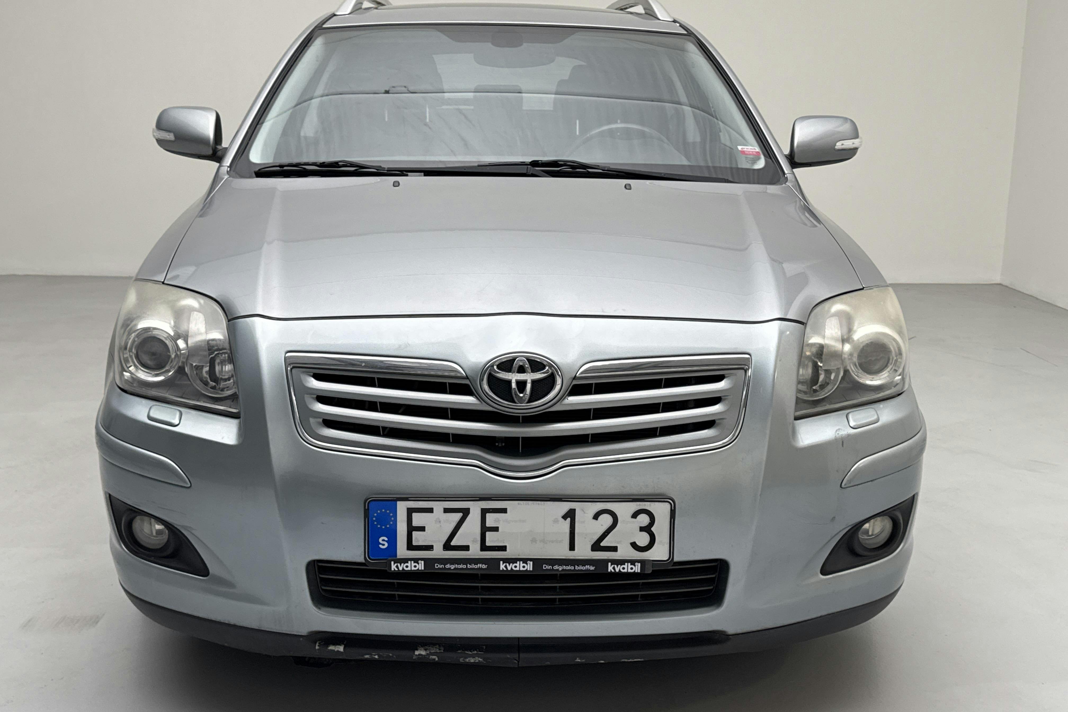 Toyota Avensis 2.0 Kombi (147hk) - 10 463 mil - Manuell - grå - 2008