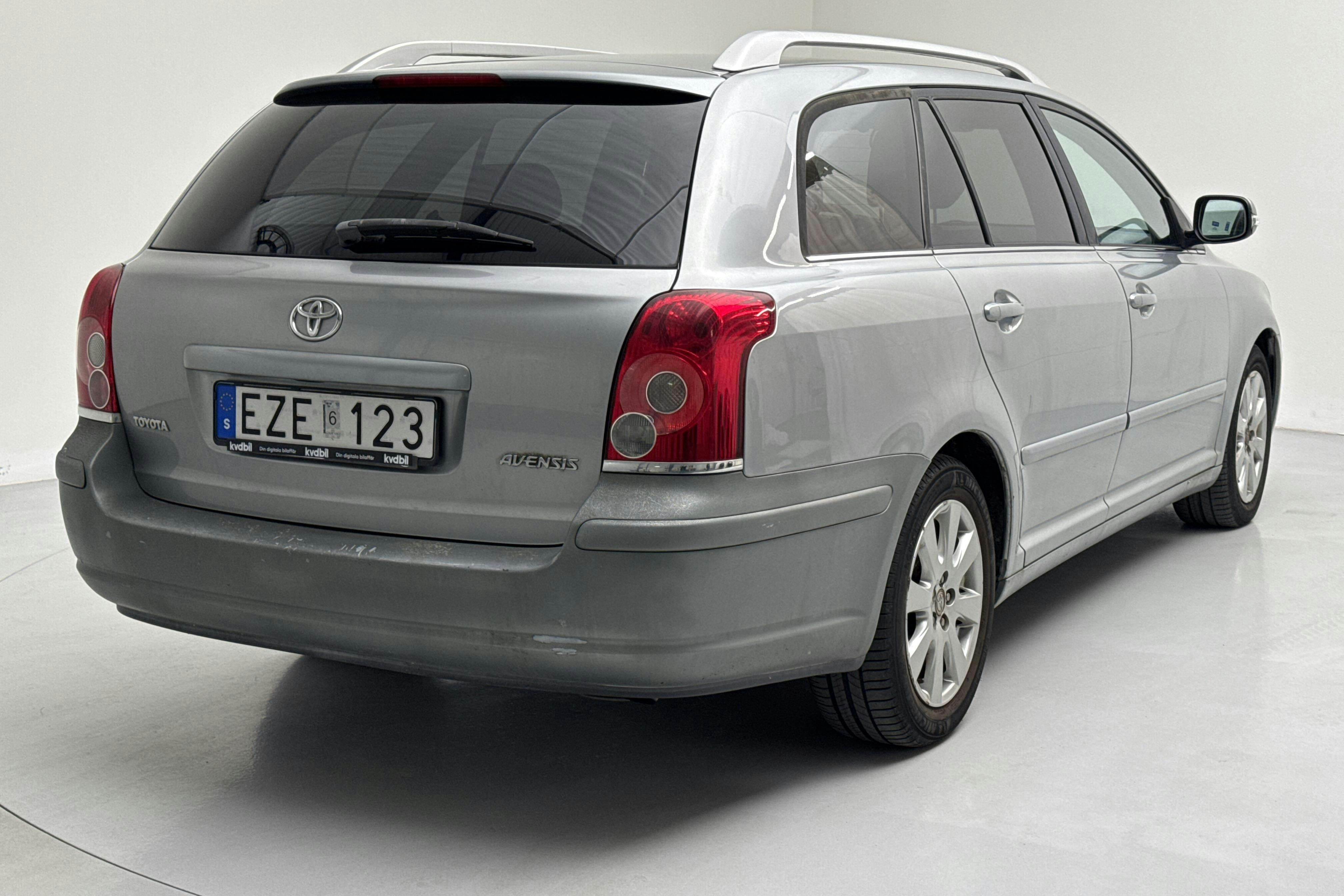 Toyota Avensis 2.0 Kombi (147hk) - 10 463 mil - Manuell - grå - 2008