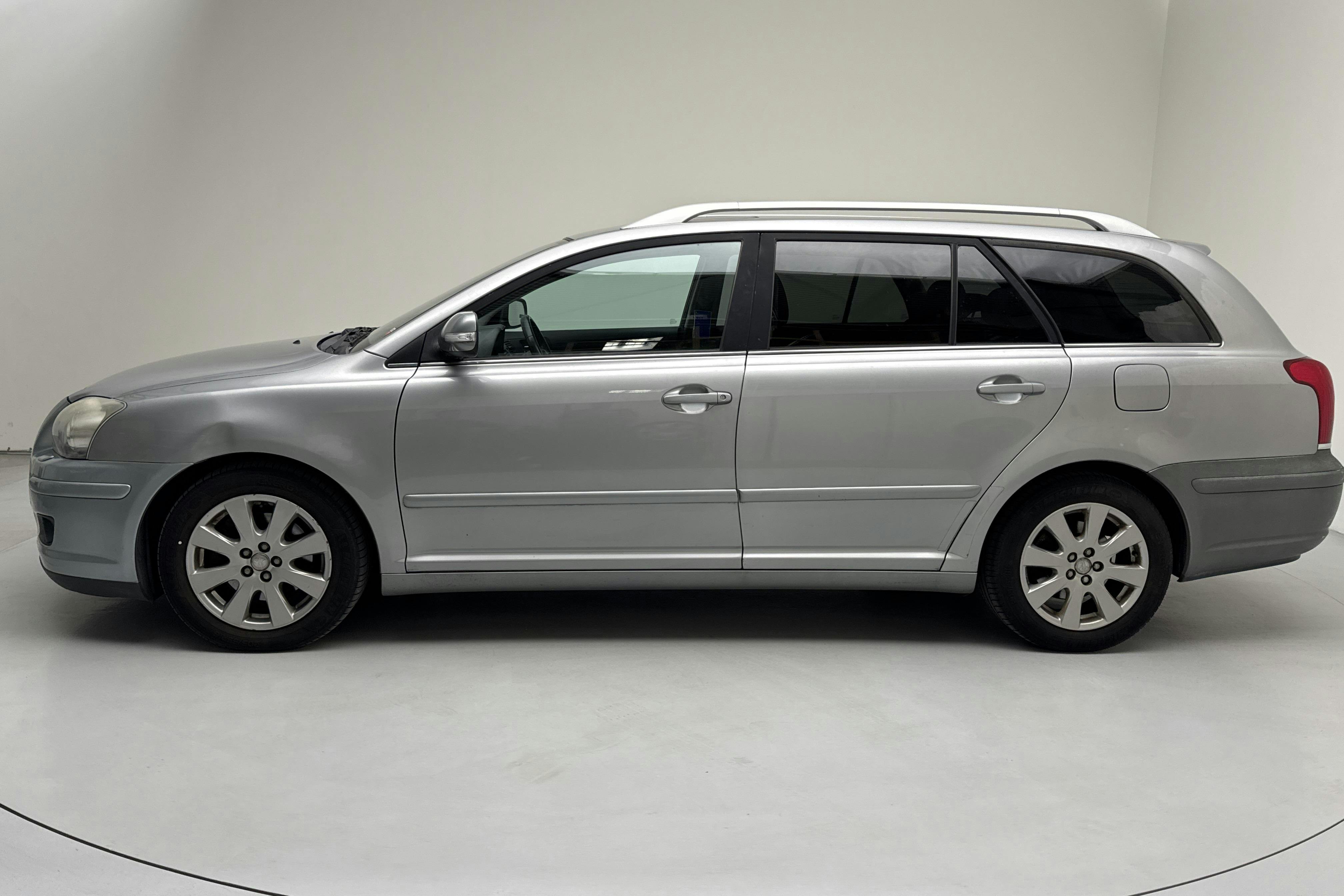 Toyota Avensis 2.0 Kombi (147hk) - 10 463 mil - Manuell - grå - 2008