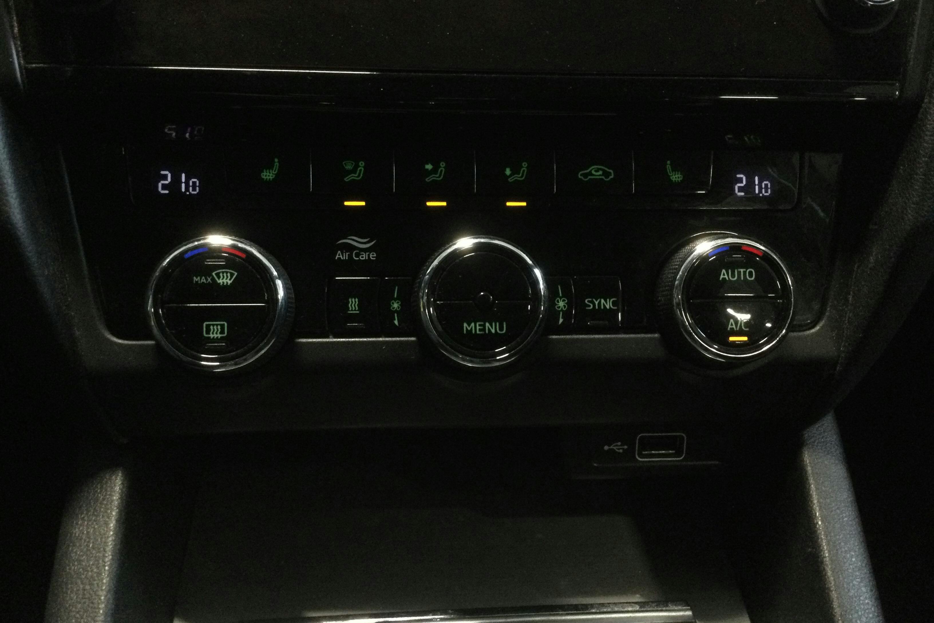 Skoda Octavia III 2.0 TDI Combi 4x4 (150hk) - 307 060 km - Automatic - white - 2019