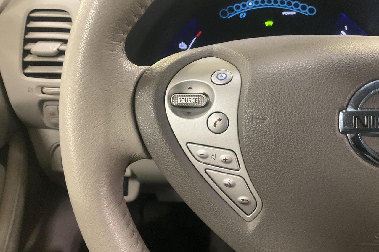Nissan LEAF 5dr (109hk) - 15 596 mil - Automat - vit - 2013