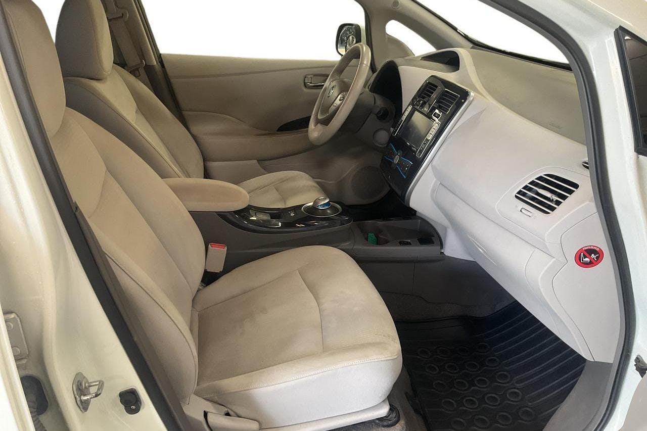 Nissan LEAF 5dr (109hk) - 15 596 mil - Automat - vit - 2013