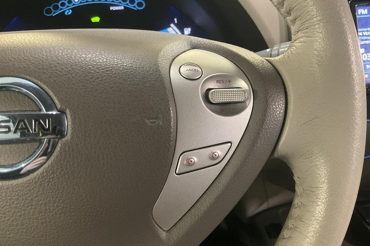 Nissan LEAF 5dr (109hk) - 15 596 mil - Automat - vit - 2013