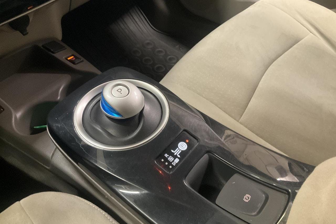 Nissan LEAF 5dr (109hk) - 15 596 mil - Automat - vit - 2013