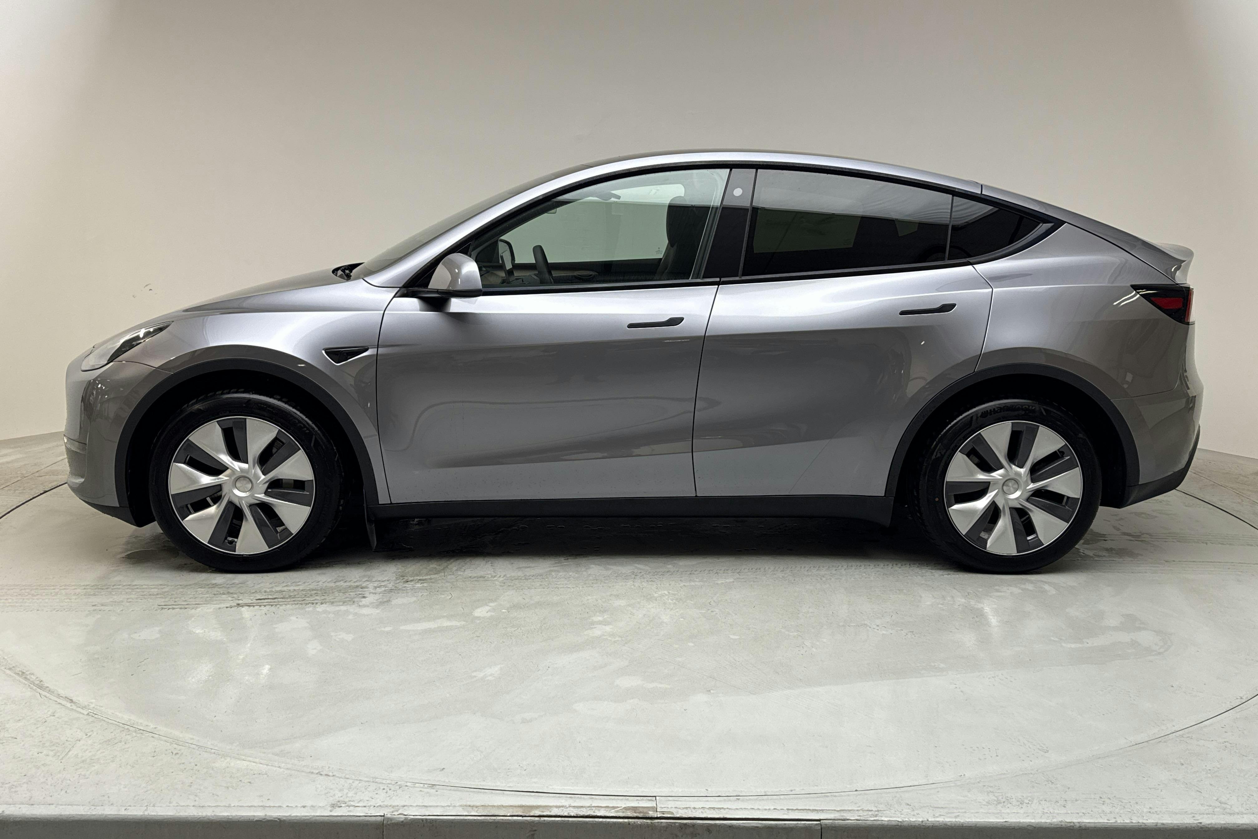 Tesla Model Y Long Range Dual Motor AWD - 3 438 mil - Automat - grå - 2023