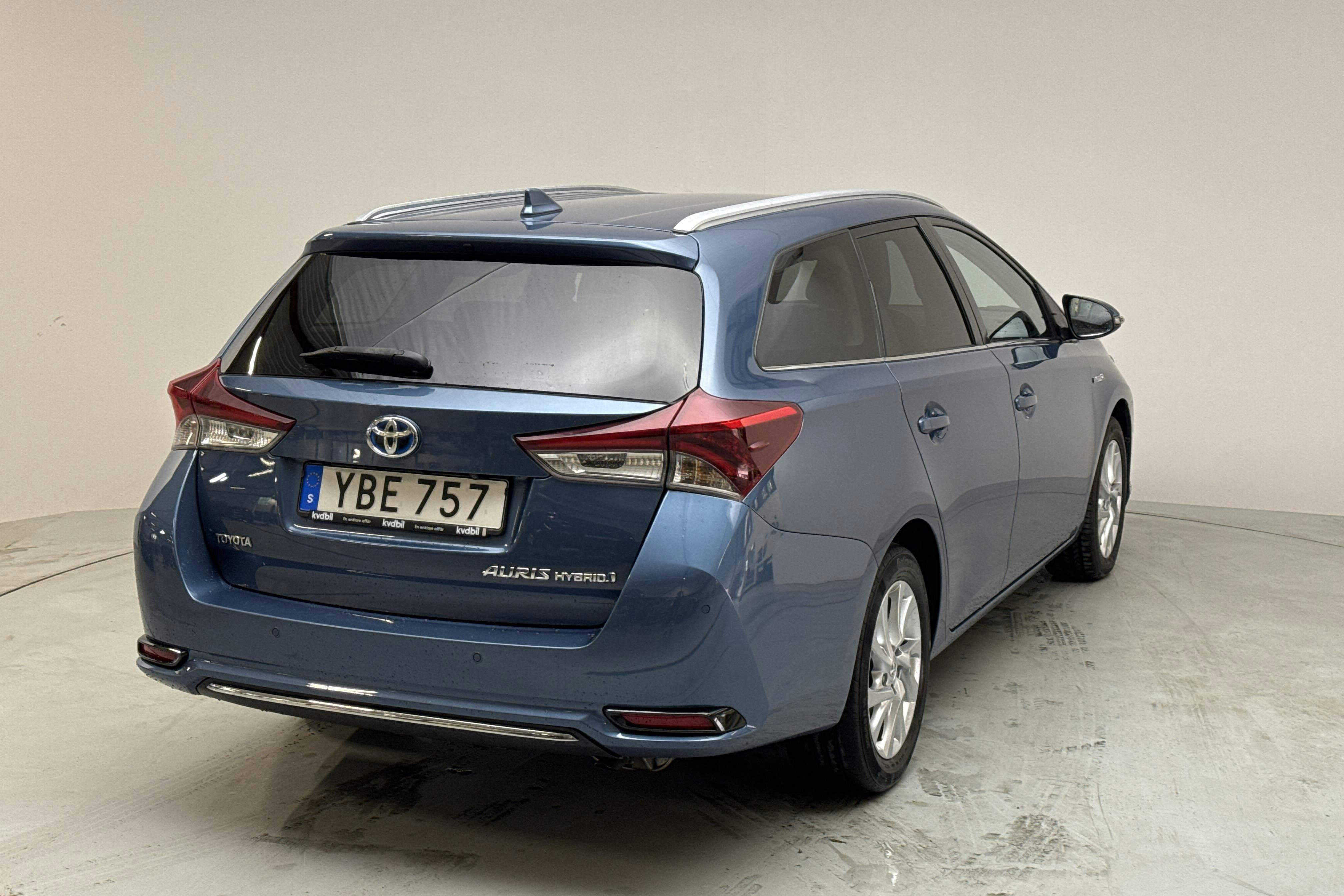 Toyota Auris 1.8 HSD Touring Sports (99hk) - 7 717 mil - Automat - blå - 2016