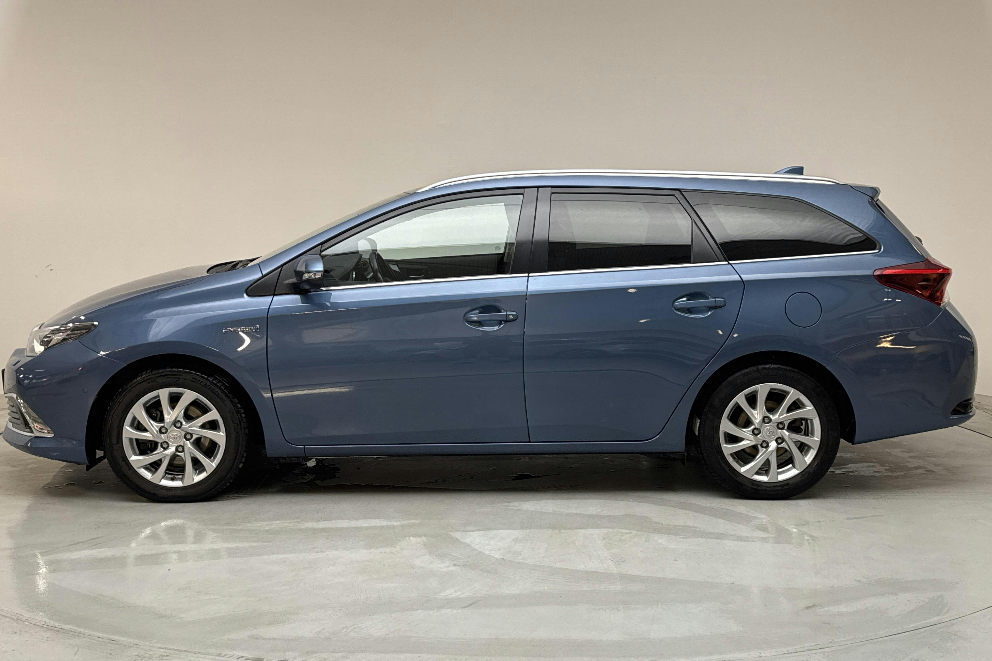 Toyota Auris 1.8 HSD Touring Sports (99hk) - 7 717 mil - Automat - blå - 2016