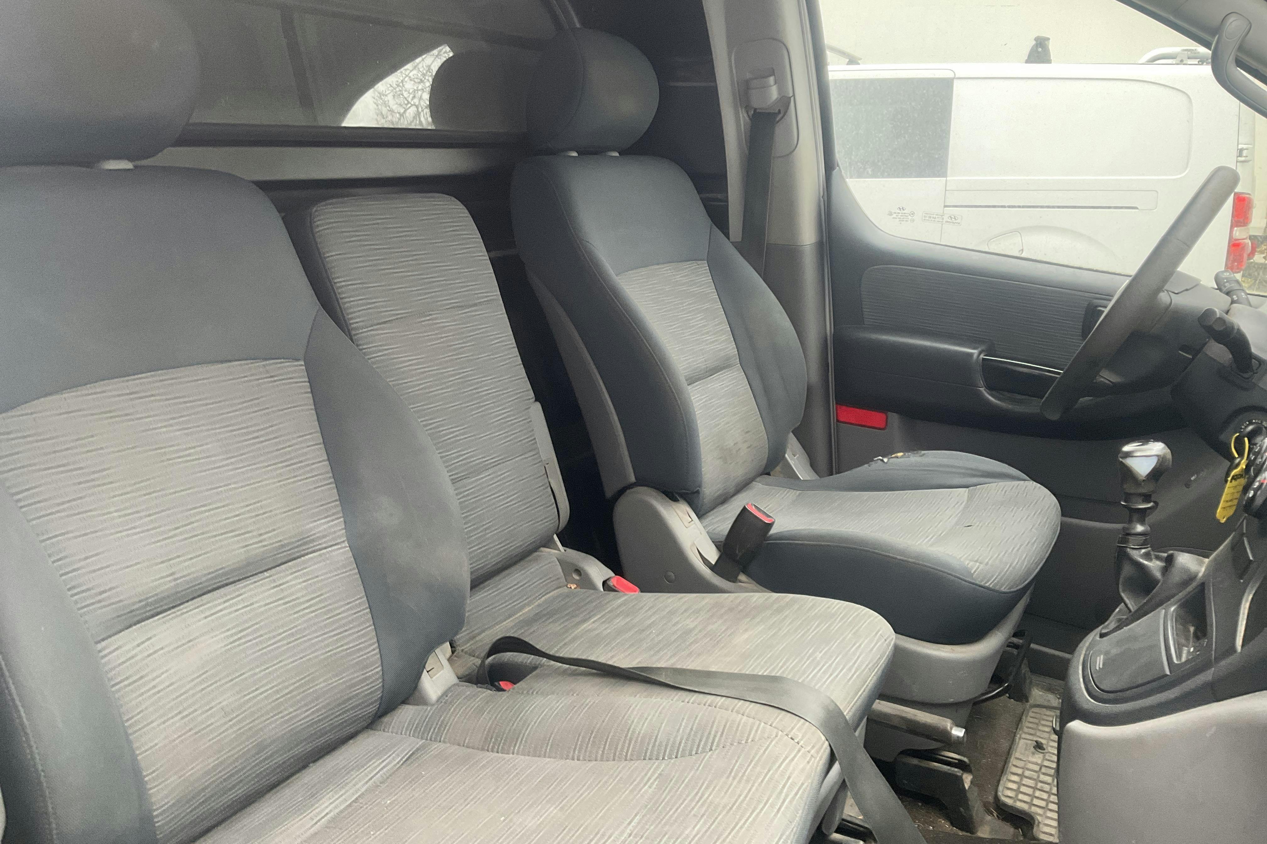 Hyundai H-1 2.5 CRDi Skåp (136hk) - 151 060 km - Käsitsi - valge - 2013