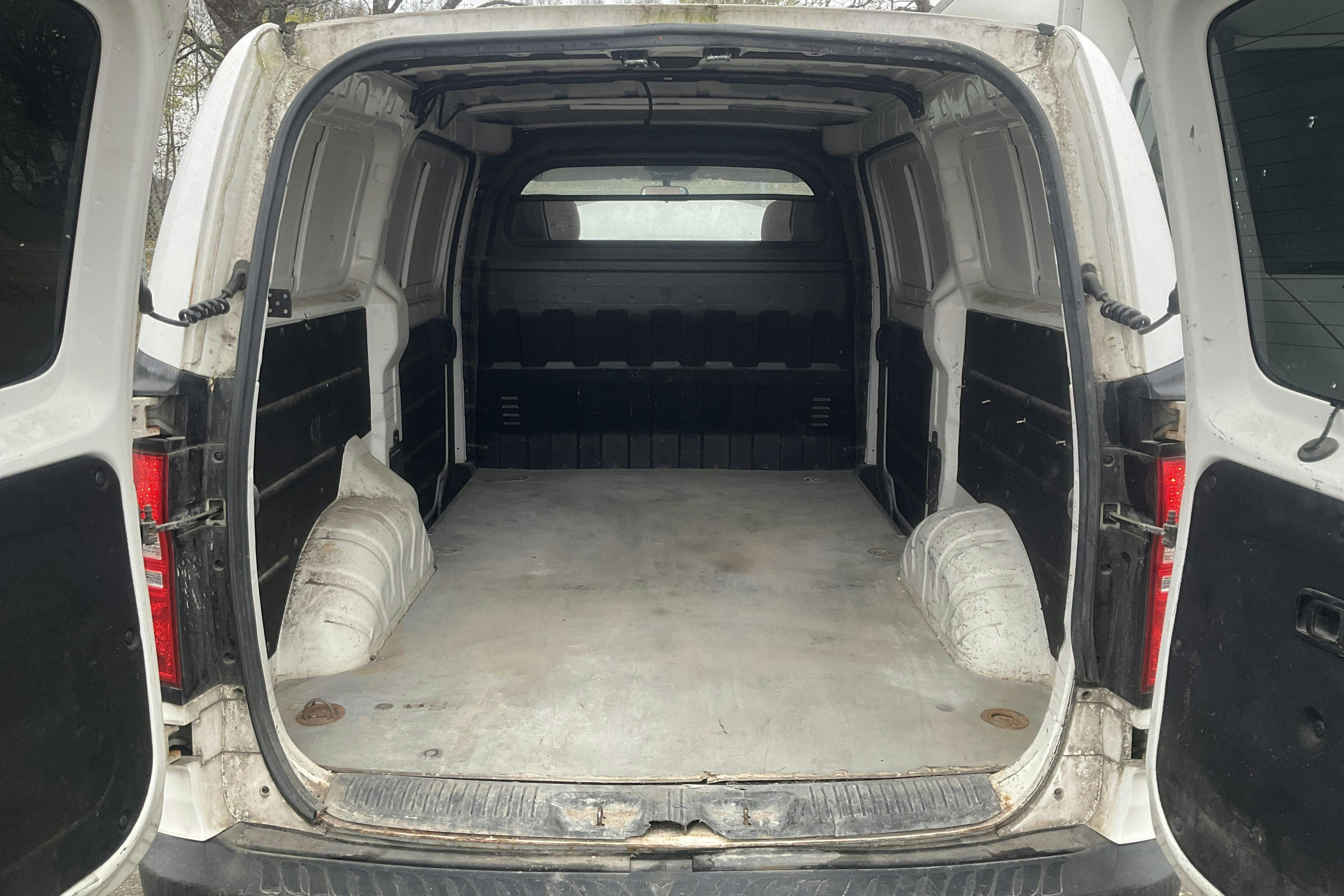 Hyundai H-1 2.5 CRDi Skåp (136hk) - 151 060 km - Käsitsi - valge - 2013