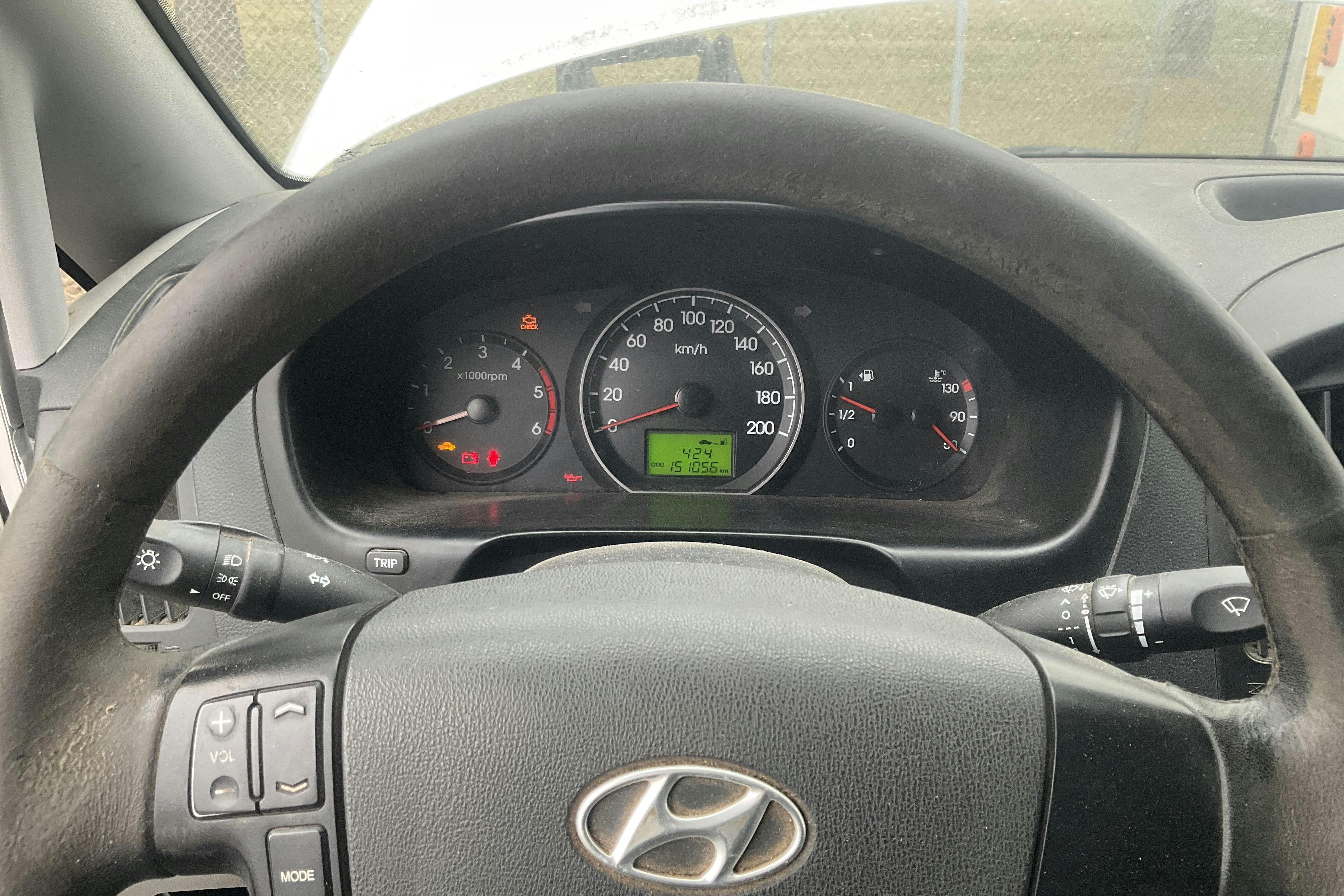 Hyundai H-1 2.5 CRDi Skåp (136hk) - 151 060 km - Käsitsi - valge - 2013
