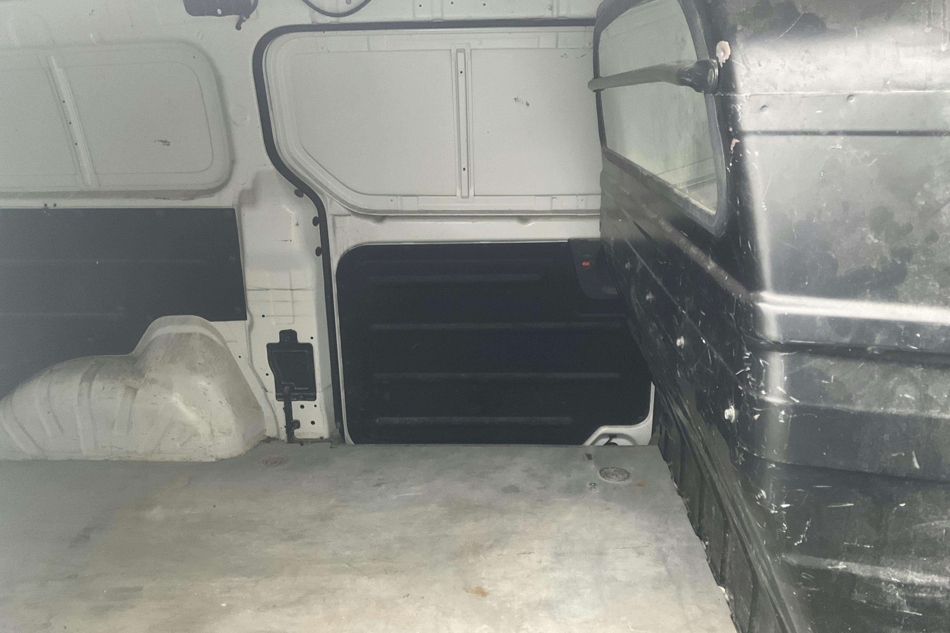 Hyundai H-1 2.5 CRDi Skåp (136hk) - 151 060 km - Käsitsi - valge - 2013