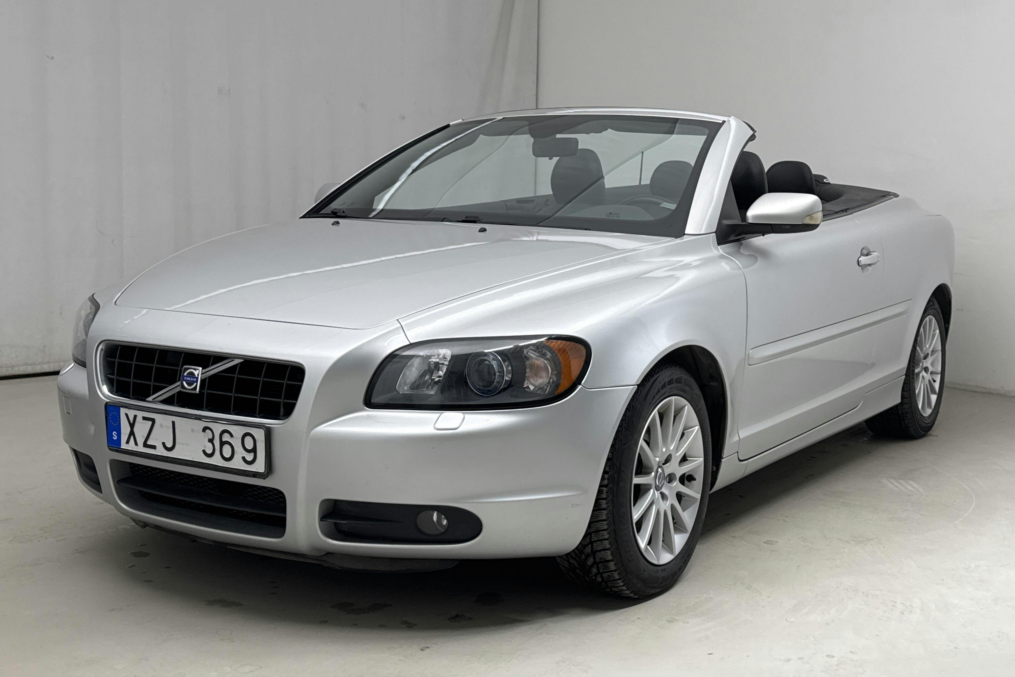 Volvo C70 2.4 Cabriolet (140hk) - 153 210 km - Manual - Light Grey - 2007