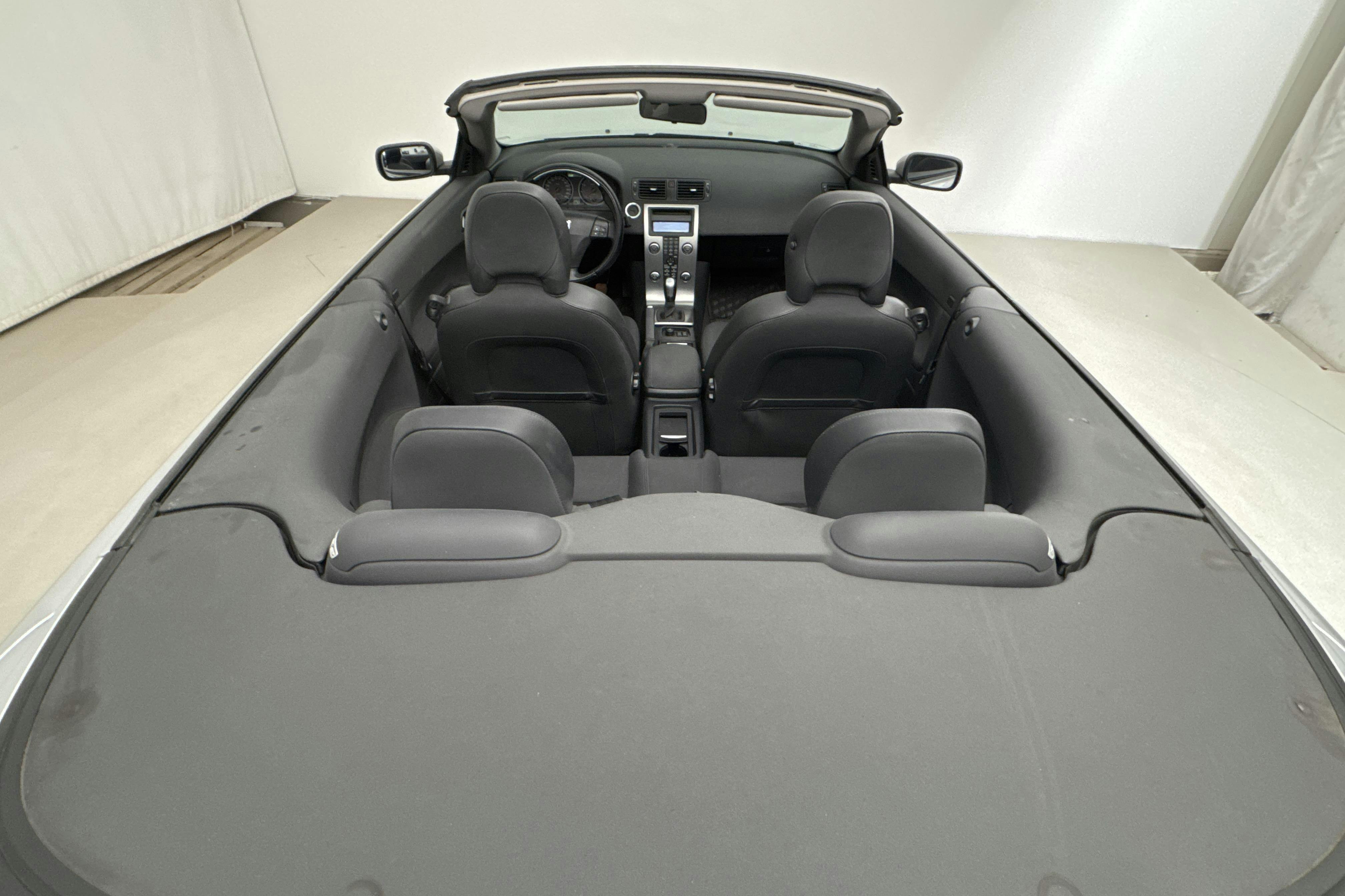Volvo C70 2.4 Cabriolet (140hk) - 153 210 km - Manual - Light Grey - 2007