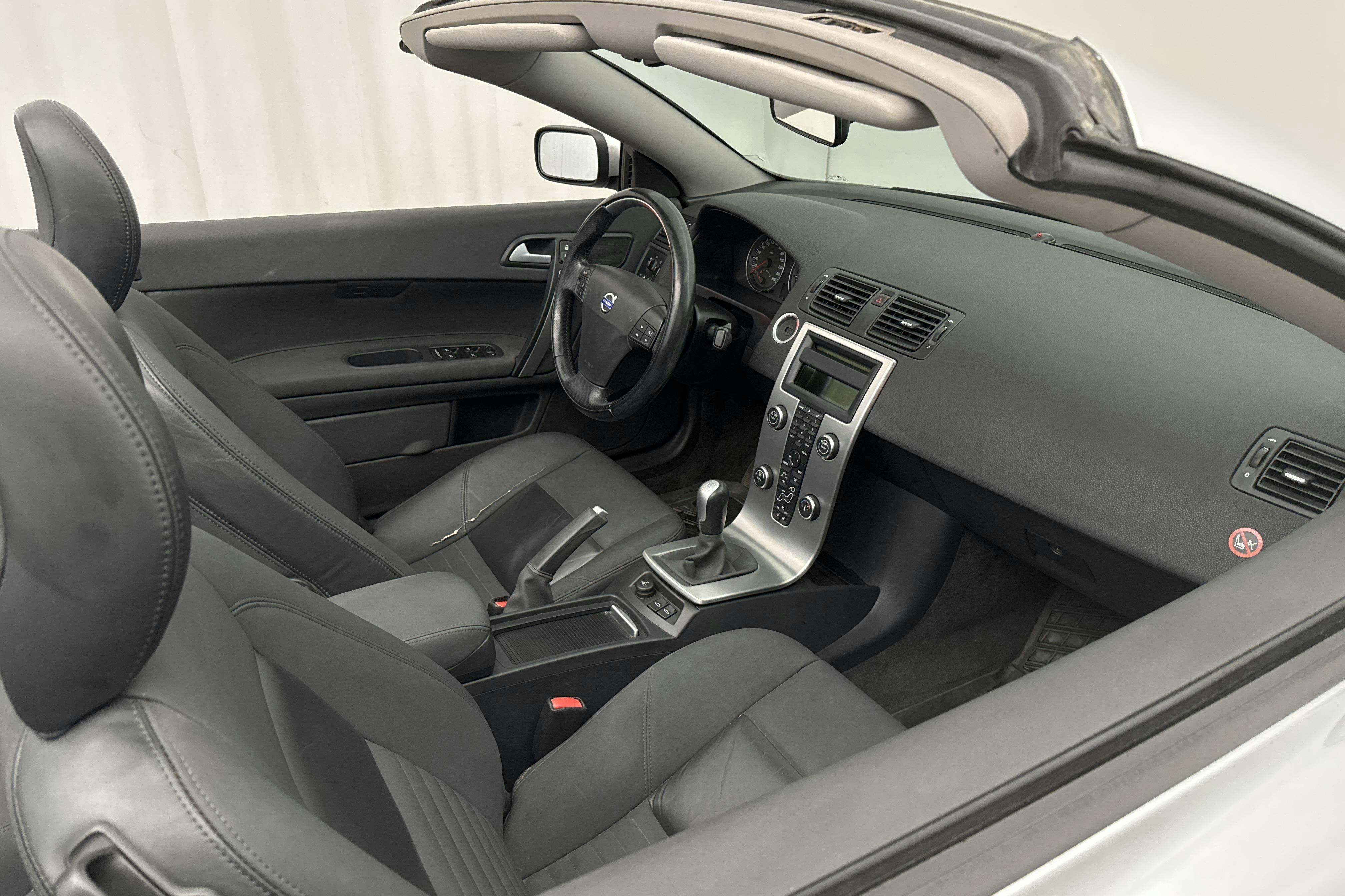 Volvo C70 2.4 Cabriolet (140hk) - 153 210 km - Manual - Light Grey - 2007