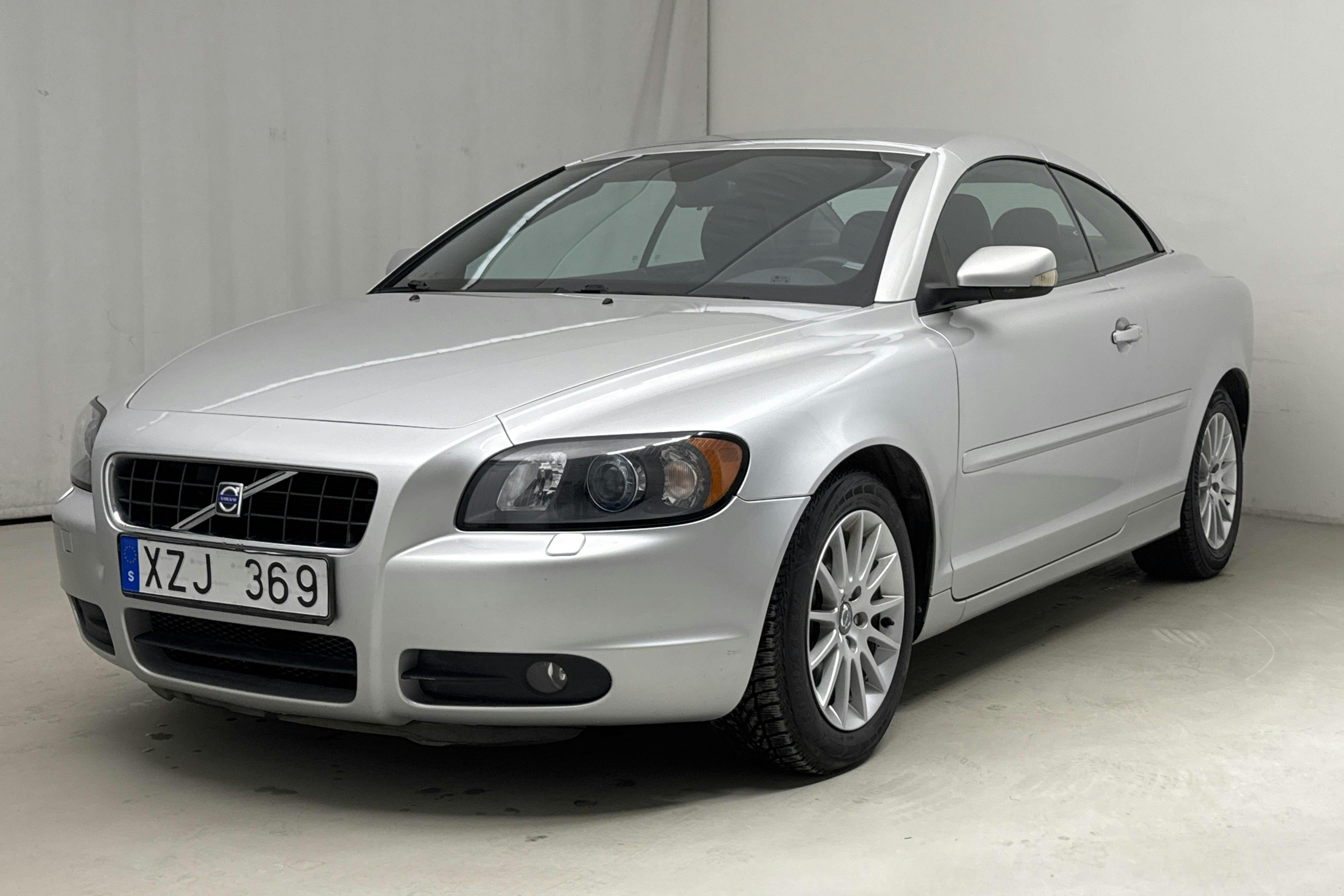 Volvo C70 2.4 Cabriolet (140hk) - 153 210 km - Manual - Light Grey - 2007