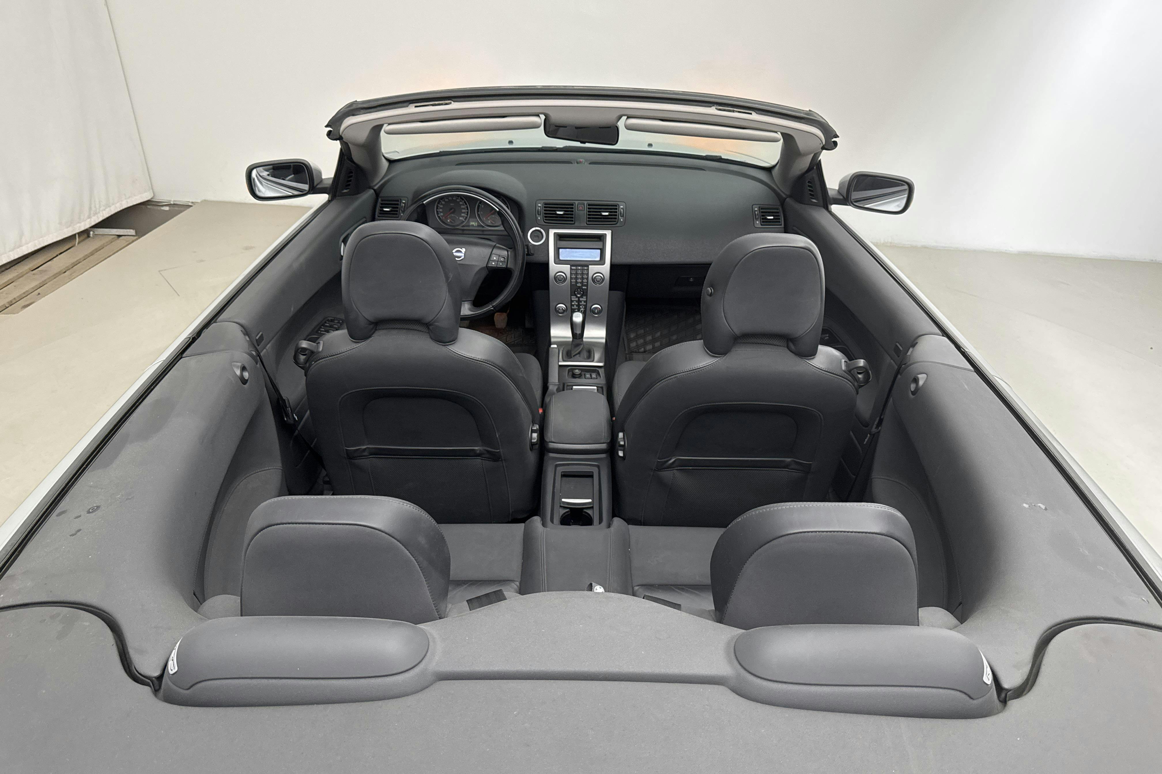 Volvo C70 2.4 Cabriolet (140hk) - 153 210 km - Manual - Light Grey - 2007