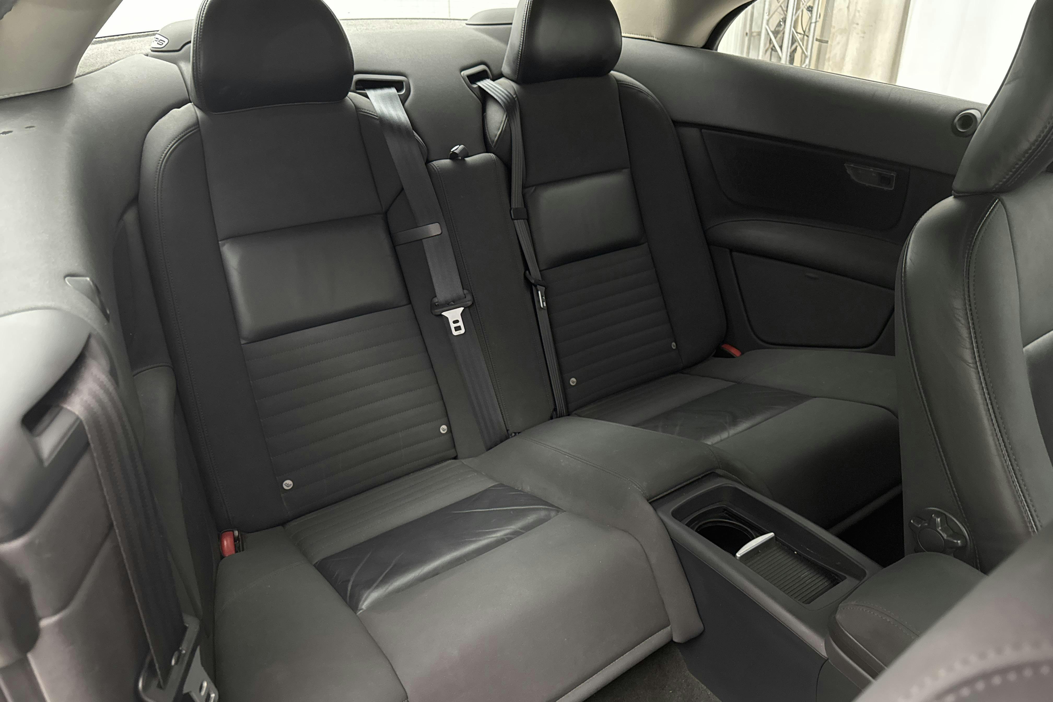 Volvo C70 2.4 Cabriolet (140hk) - 153 210 km - Manual - Light Grey - 2007