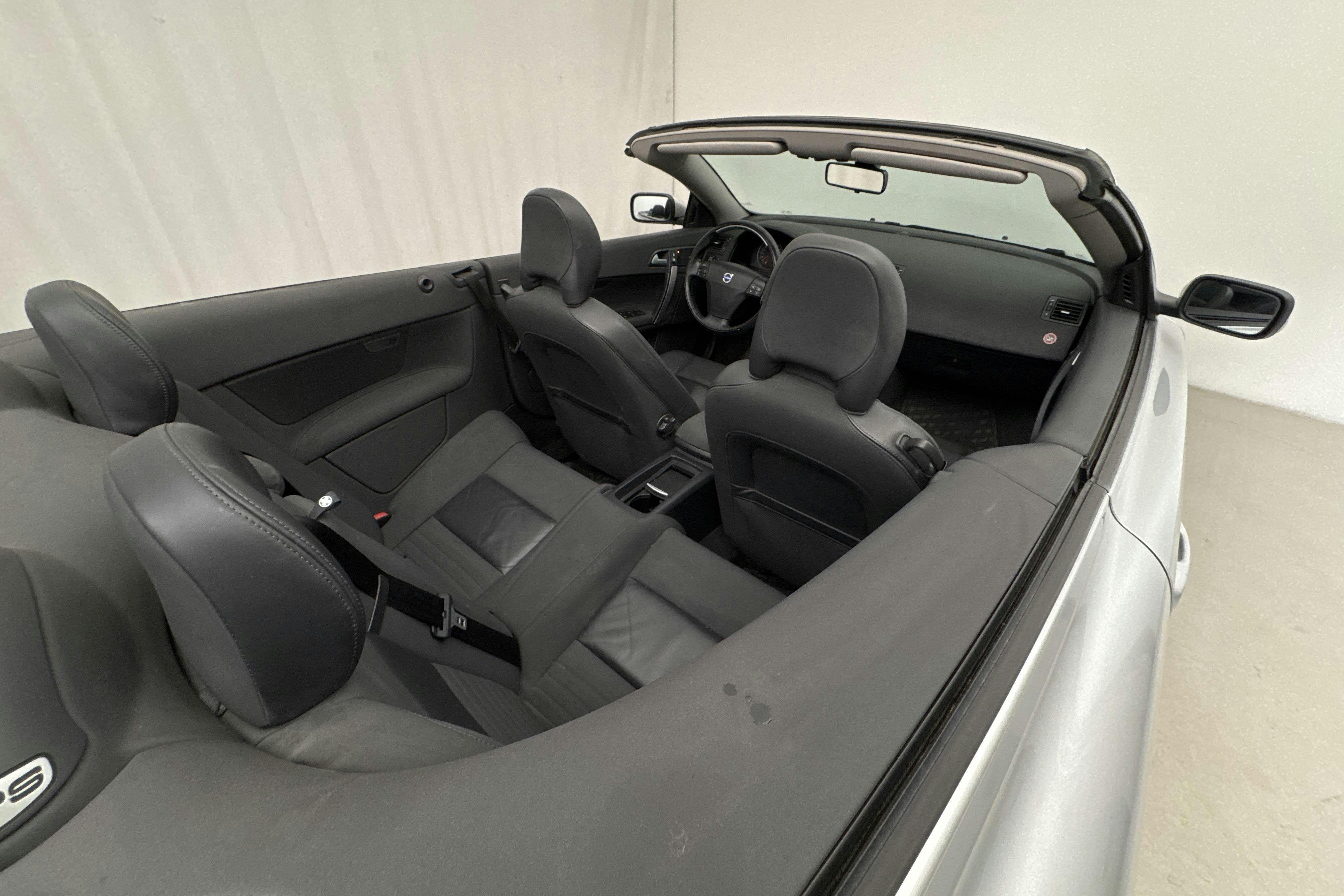 Volvo C70 2.4 Cabriolet (140hk) - 153 210 km - Manual - Light Grey - 2007