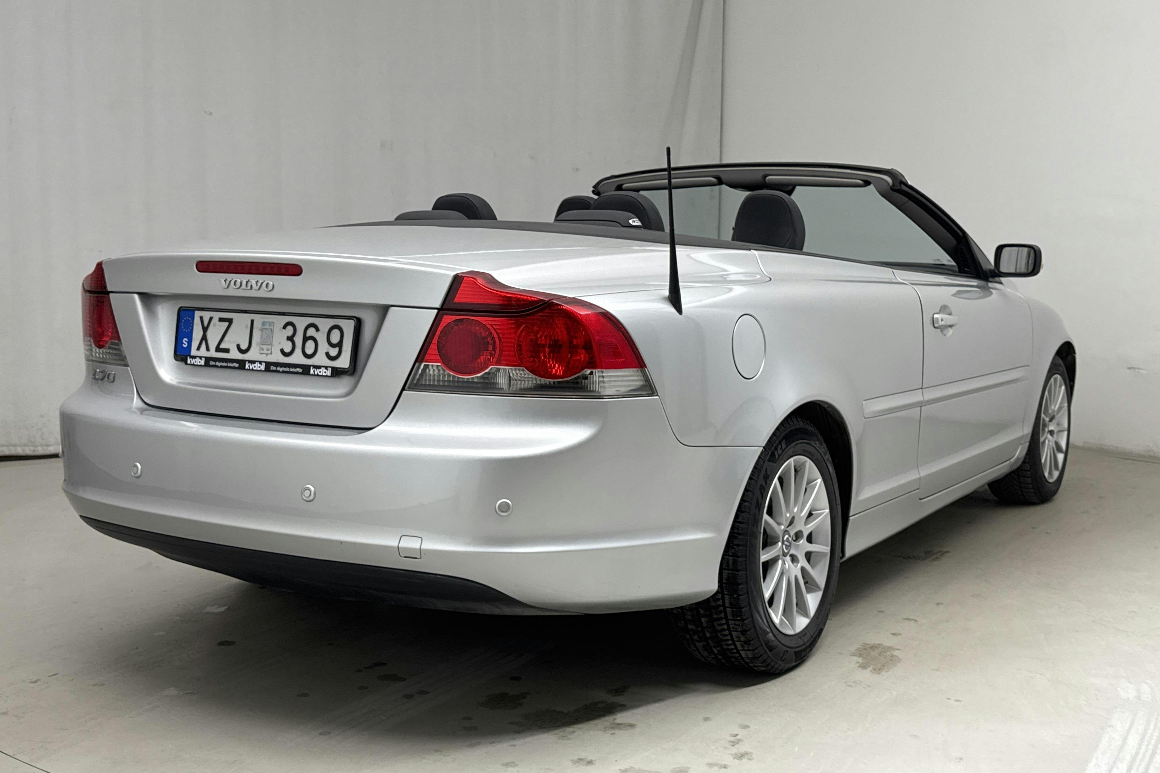 Volvo C70 2.4 Cabriolet (140hk) - 153 210 km - Manual - Light Grey - 2007