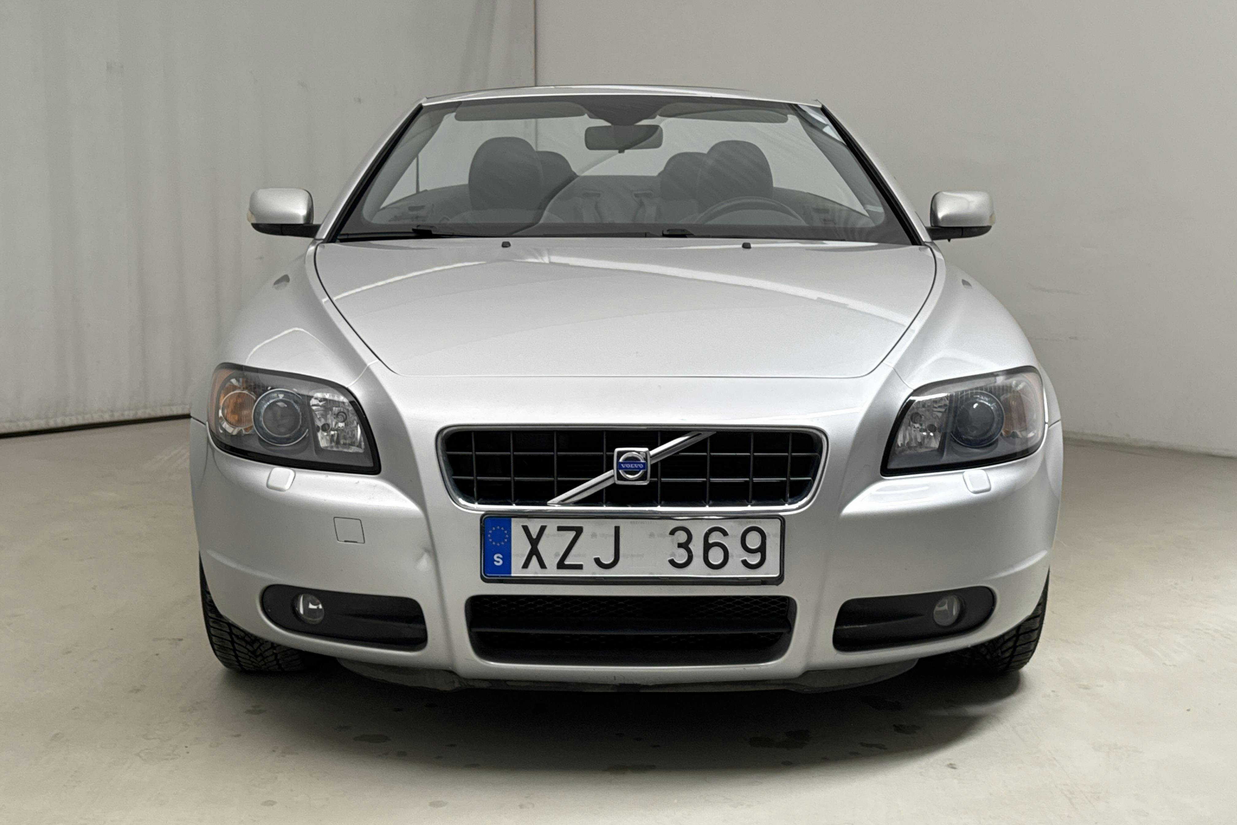 Volvo C70 2.4 Cabriolet (140hk) - 153 210 km - Manual - Light Grey - 2007