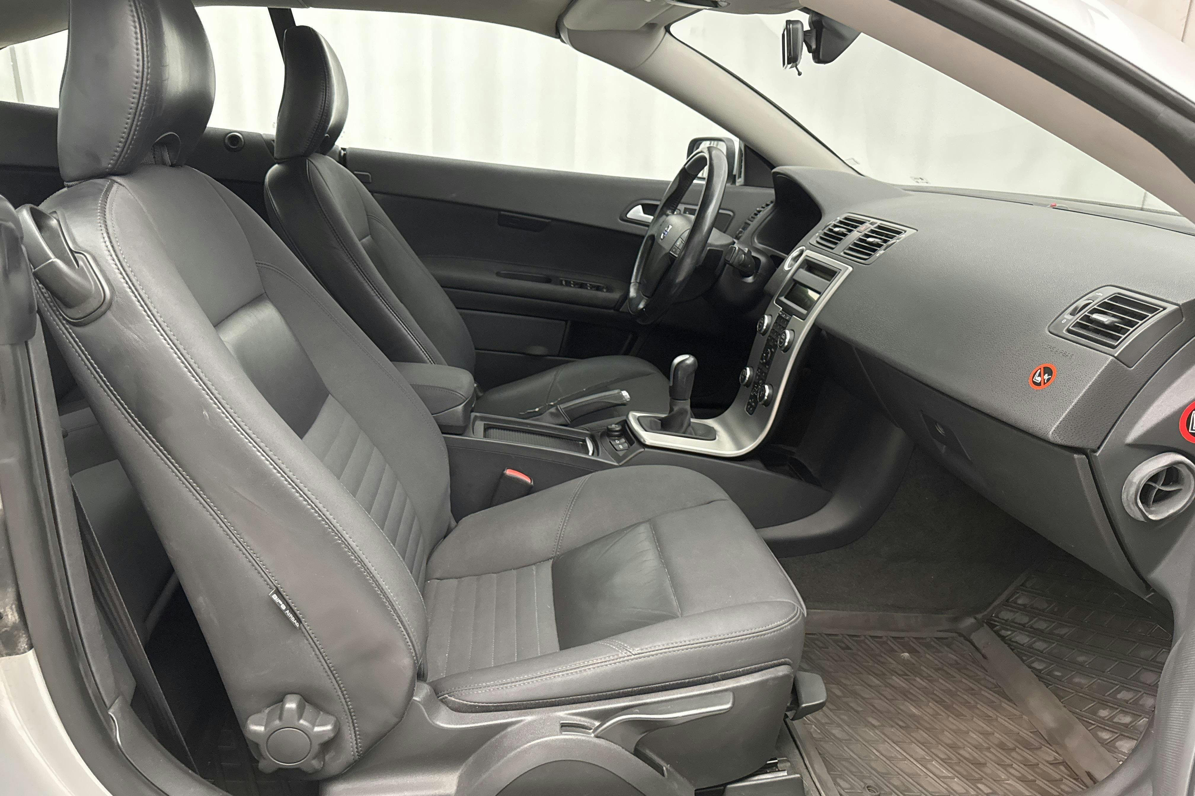 Volvo C70 2.4 Cabriolet (140hk) - 153 210 km - Manual - Light Grey - 2007