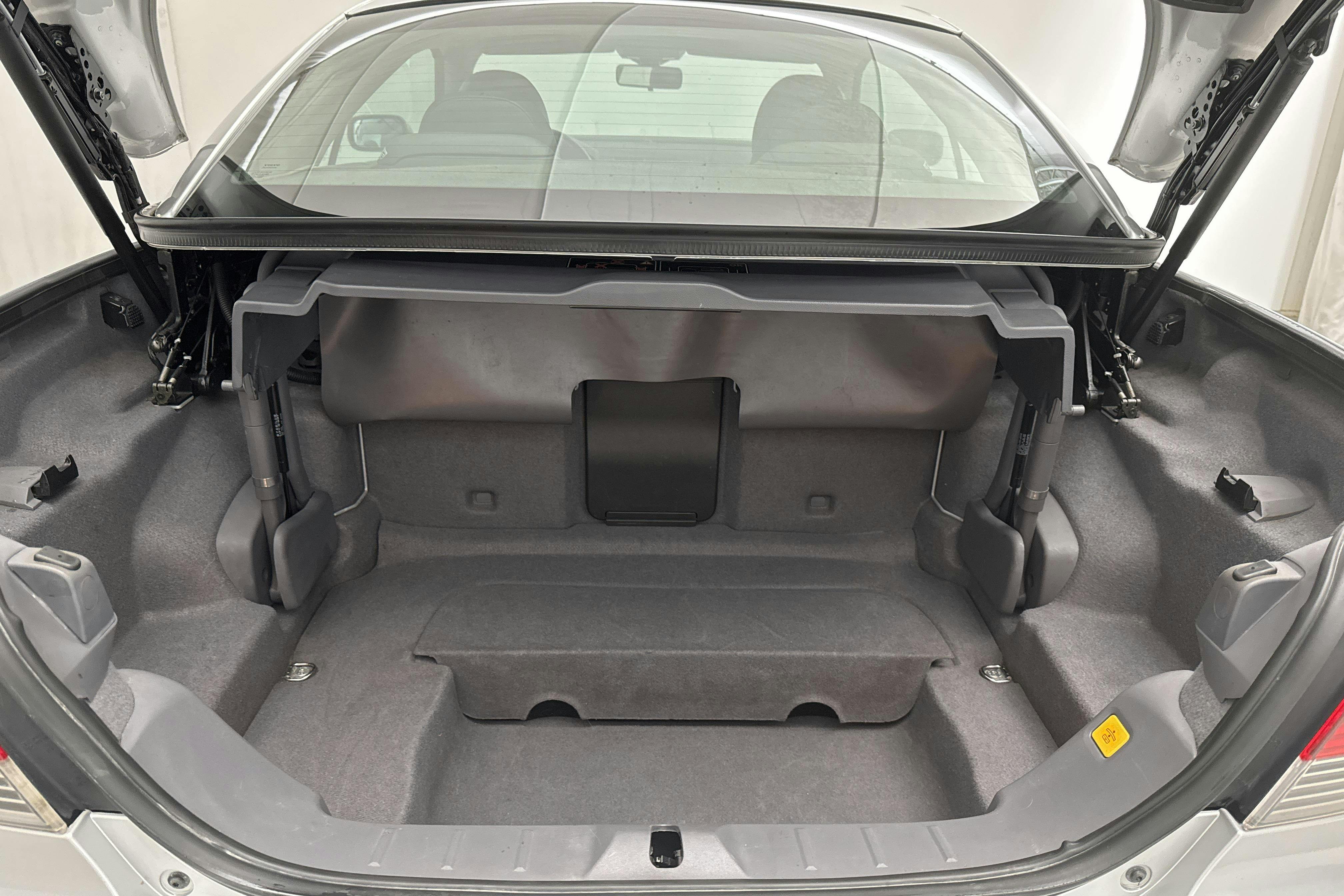 Volvo C70 2.4 Cabriolet (140hk) - 153 210 km - Manual - Light Grey - 2007