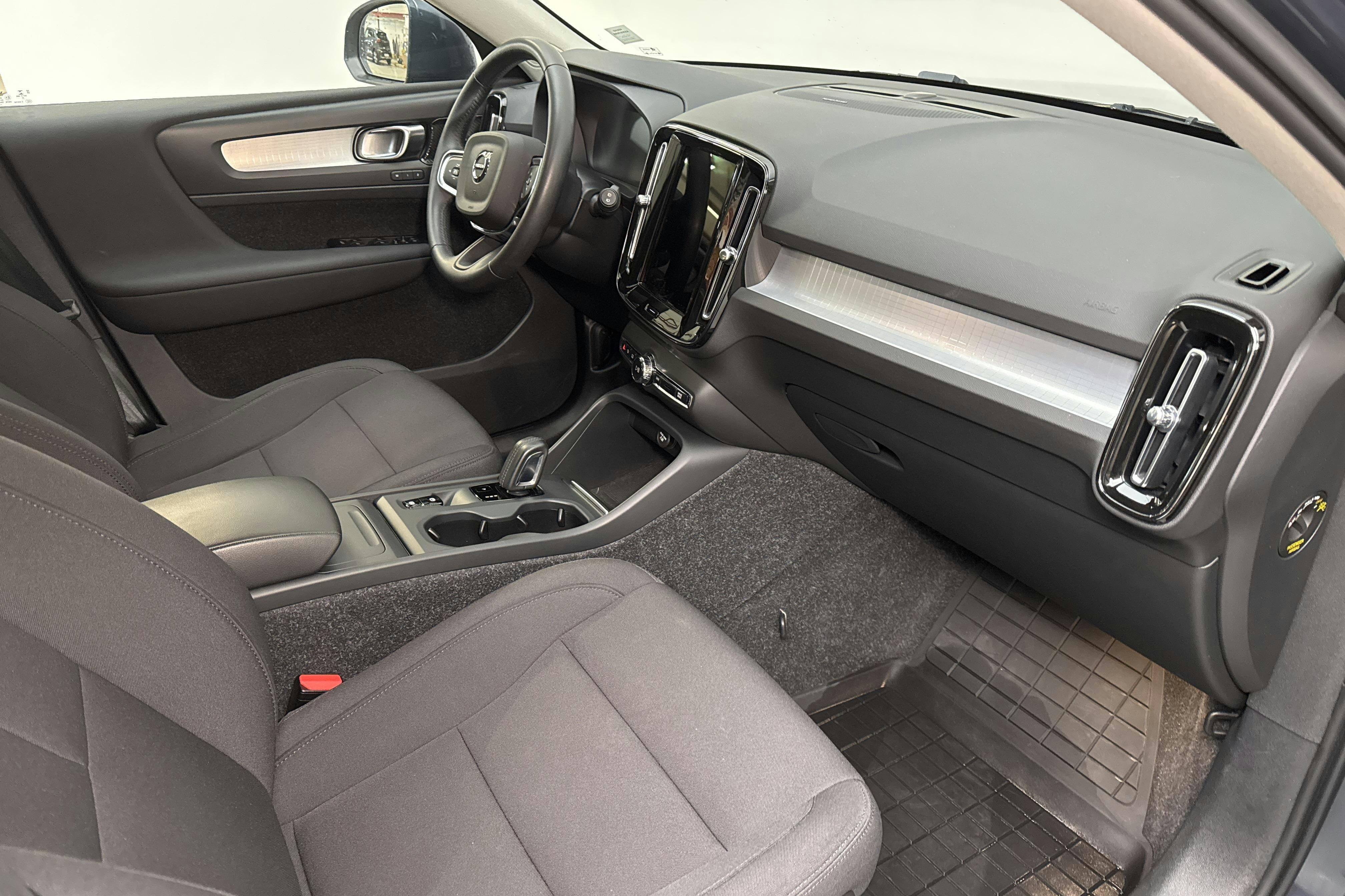 Volvo XC40 B4 2WD (197hk) - 58 680 km - Automatic - Dark Blue - 2021