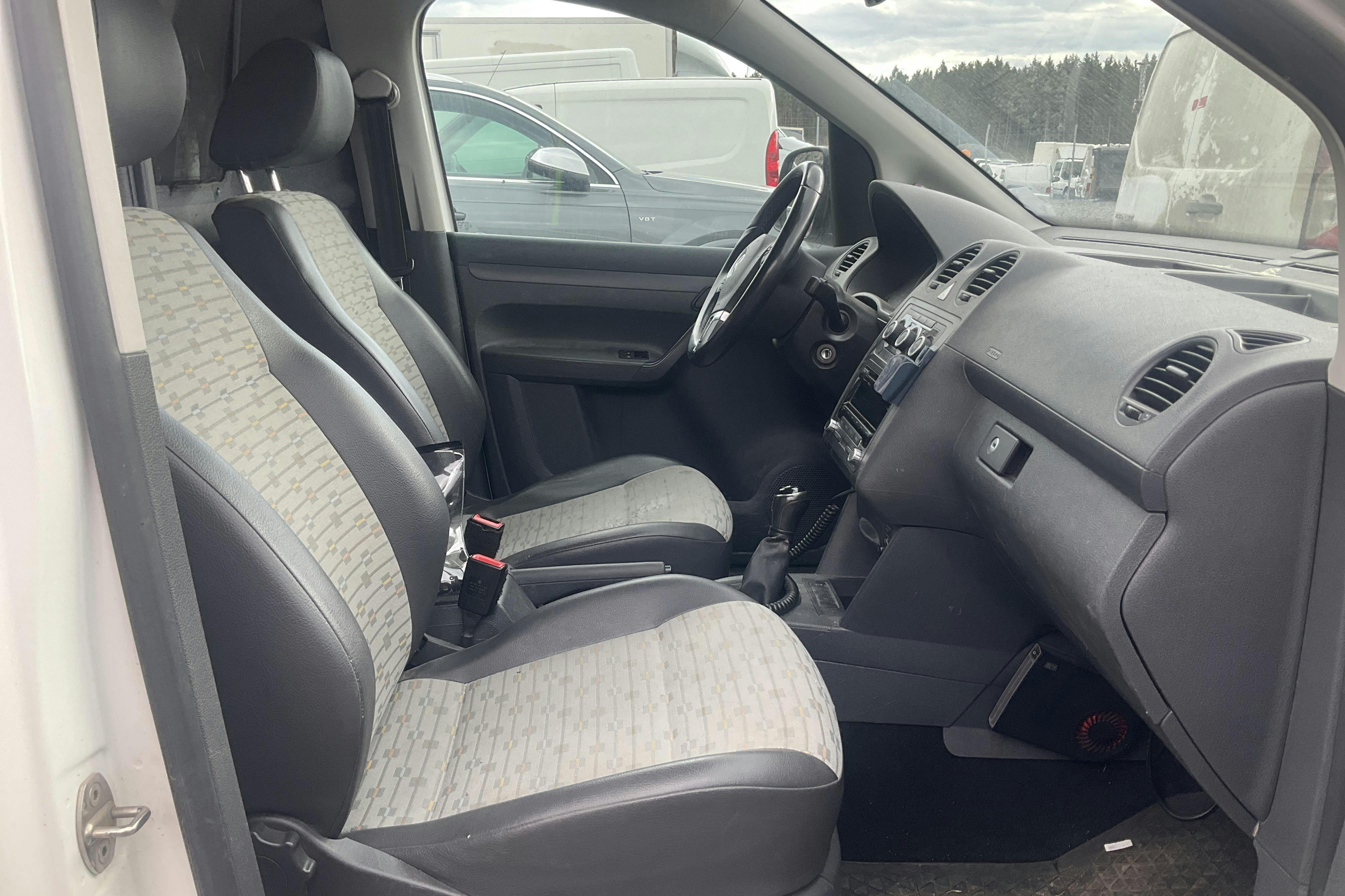 VW Caddy 2.0 Ecofuel Maxi Skåp (109hk) - 122 210 km - Manuaalinen - valkoinen - 2014