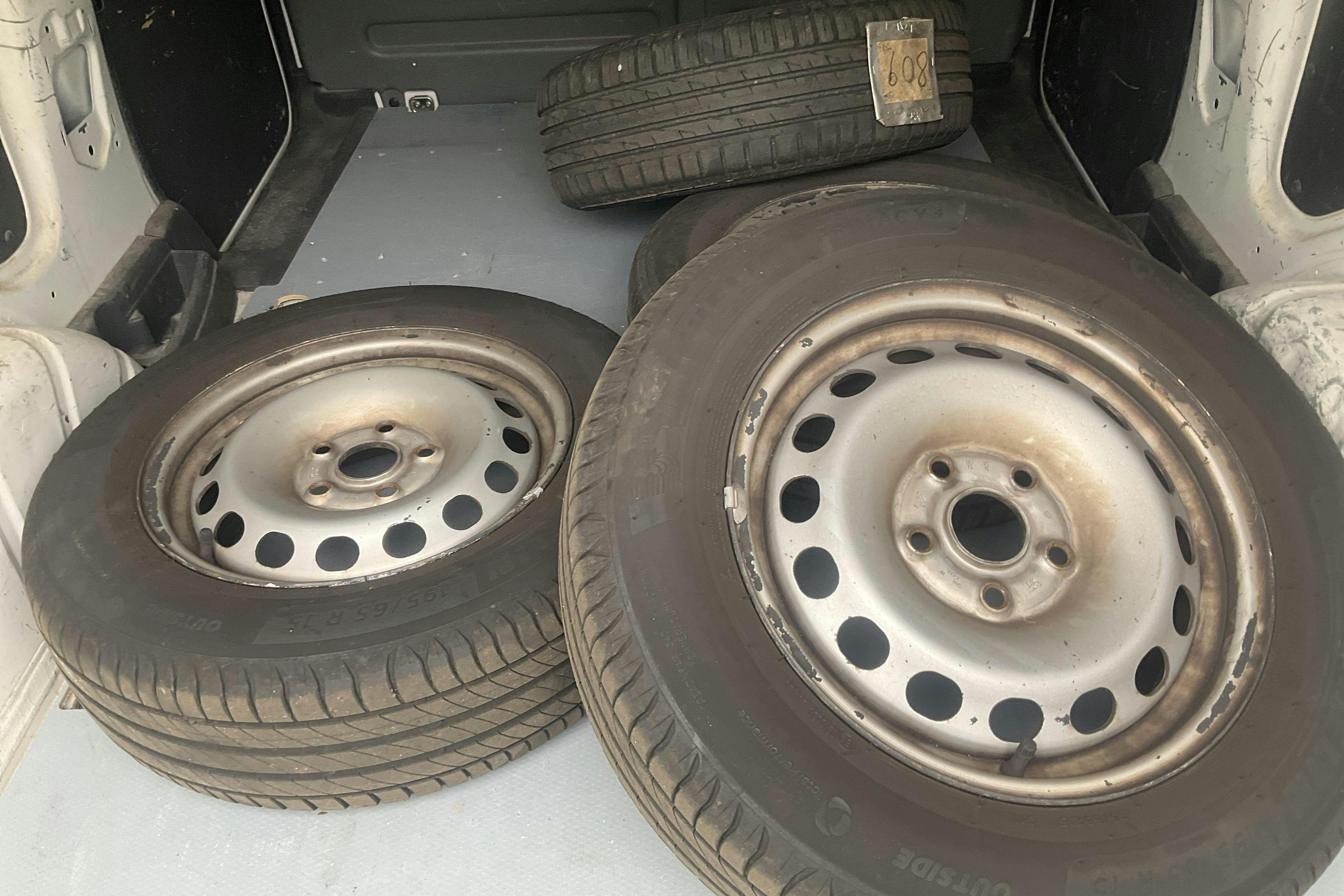 VW Caddy 2.0 Ecofuel Maxi Skåp (109hk) - 122 210 km - Manuaalinen - valkoinen - 2014