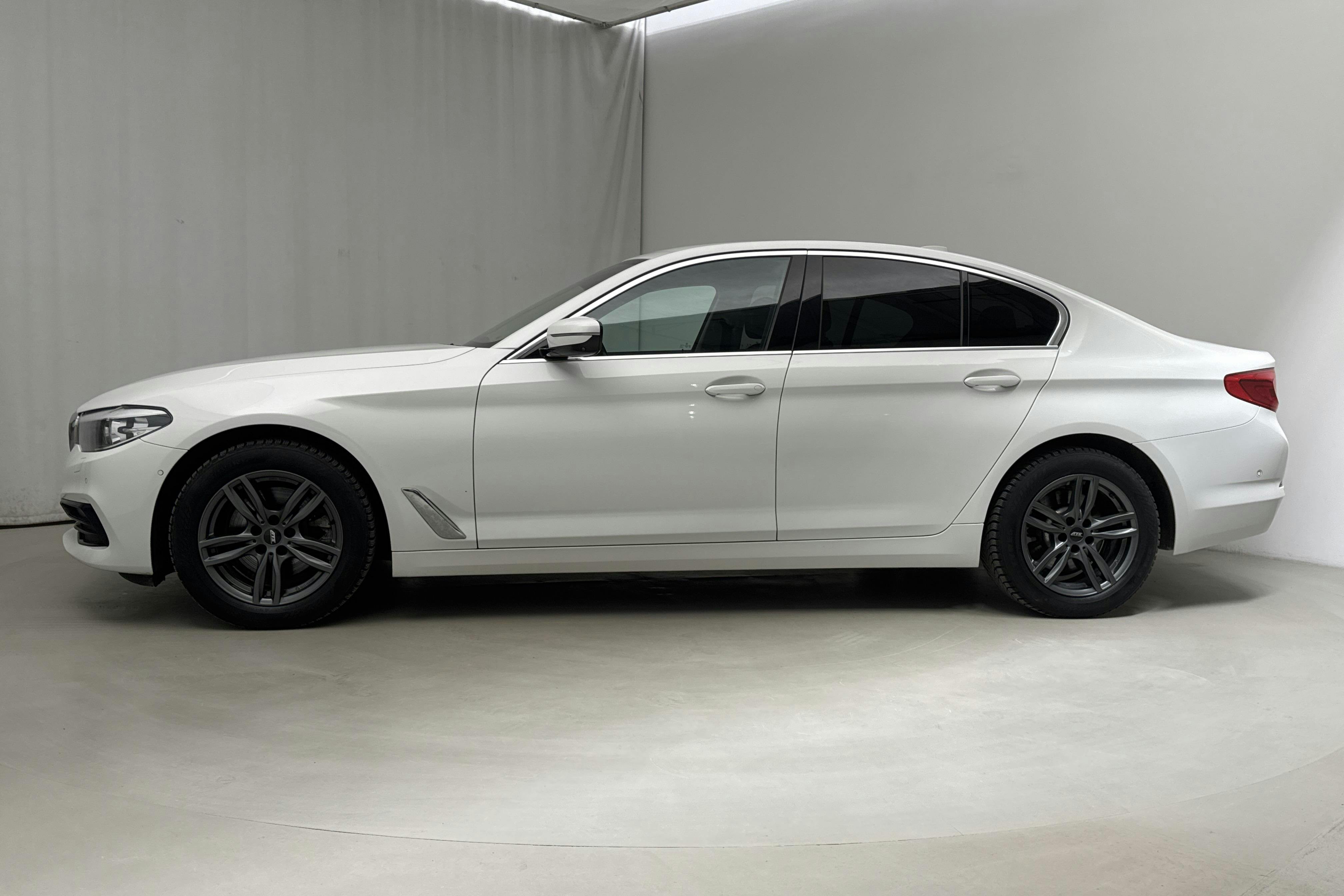 BMW 520d Sedan MHEV, G30 (190hk) - 14 661 mil - Automat - vit - 2020