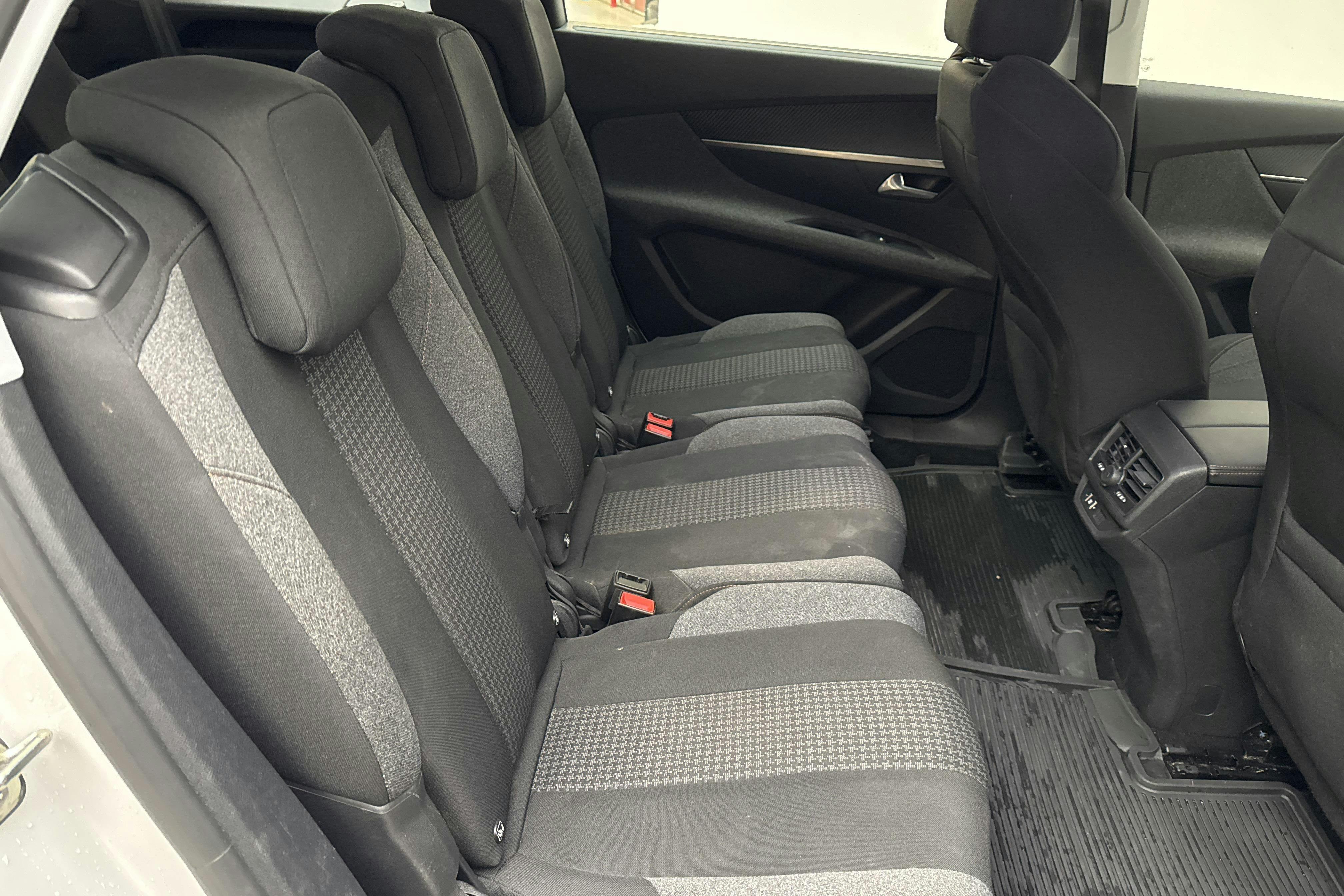Peugeot 5008 1.2 PureTech (130hk) - 118 360 km - Automaatne - valge - 2018