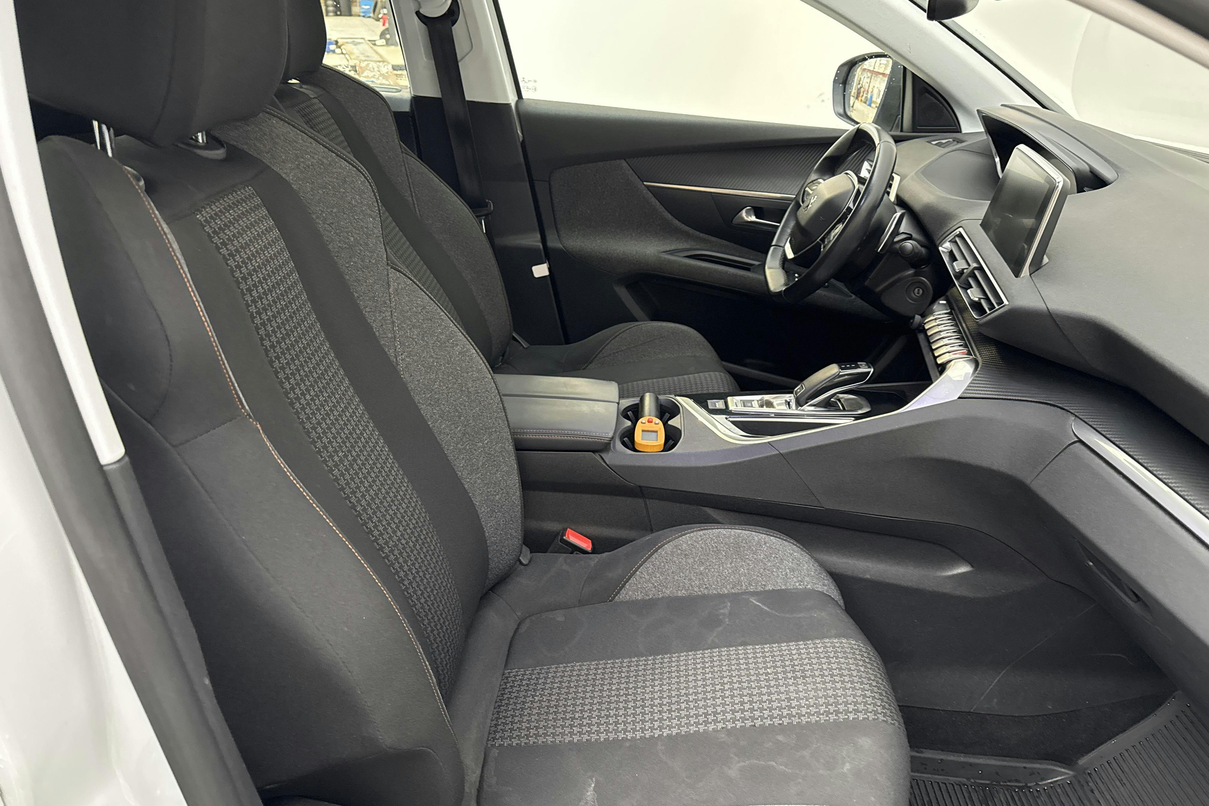 Peugeot 5008 1.2 PureTech (130hk) - 118 360 km - Automaatne - valge - 2018