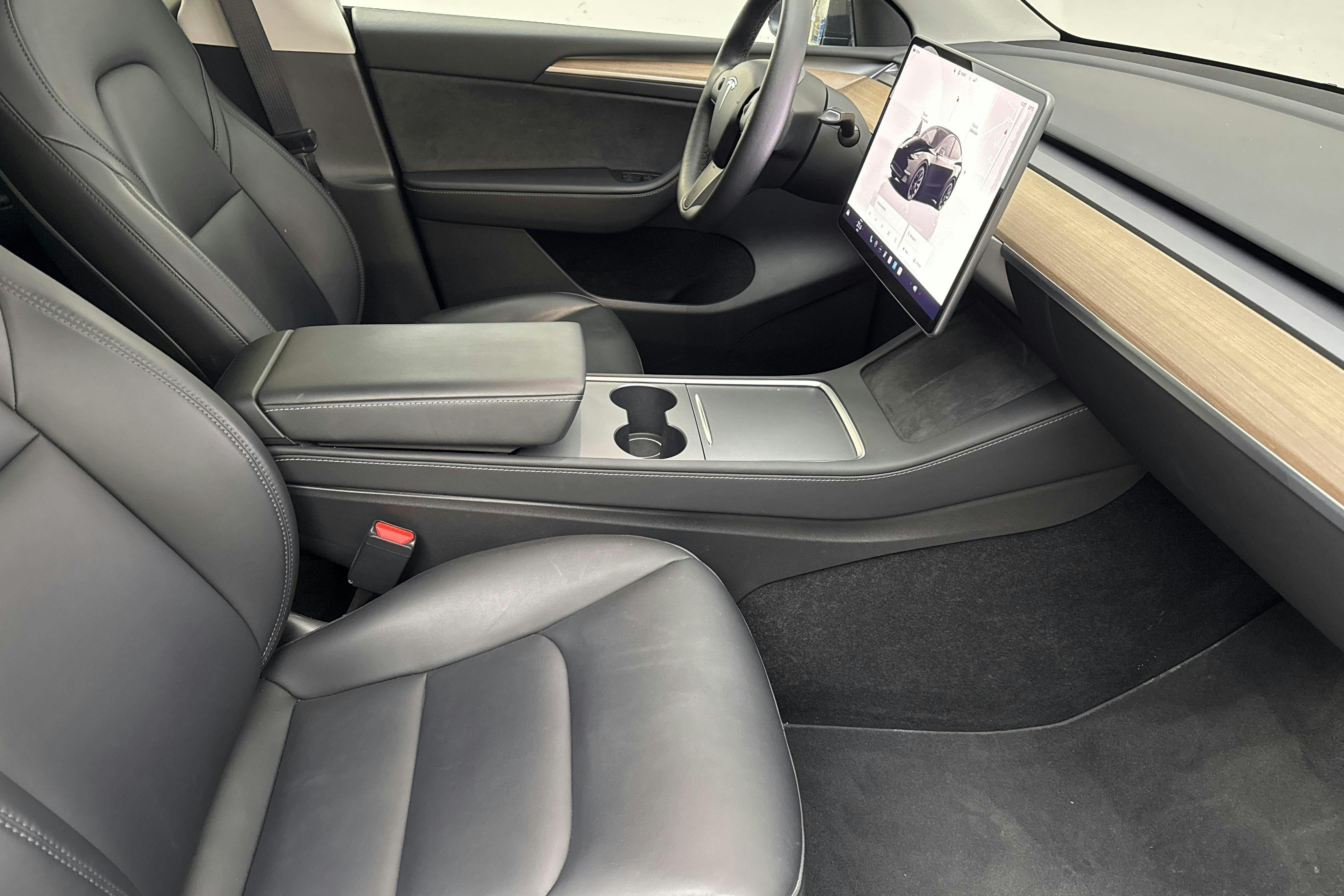 Tesla Model Y Long Range Dual Motor AWD - 91 070 km - Automatic - black - 2022