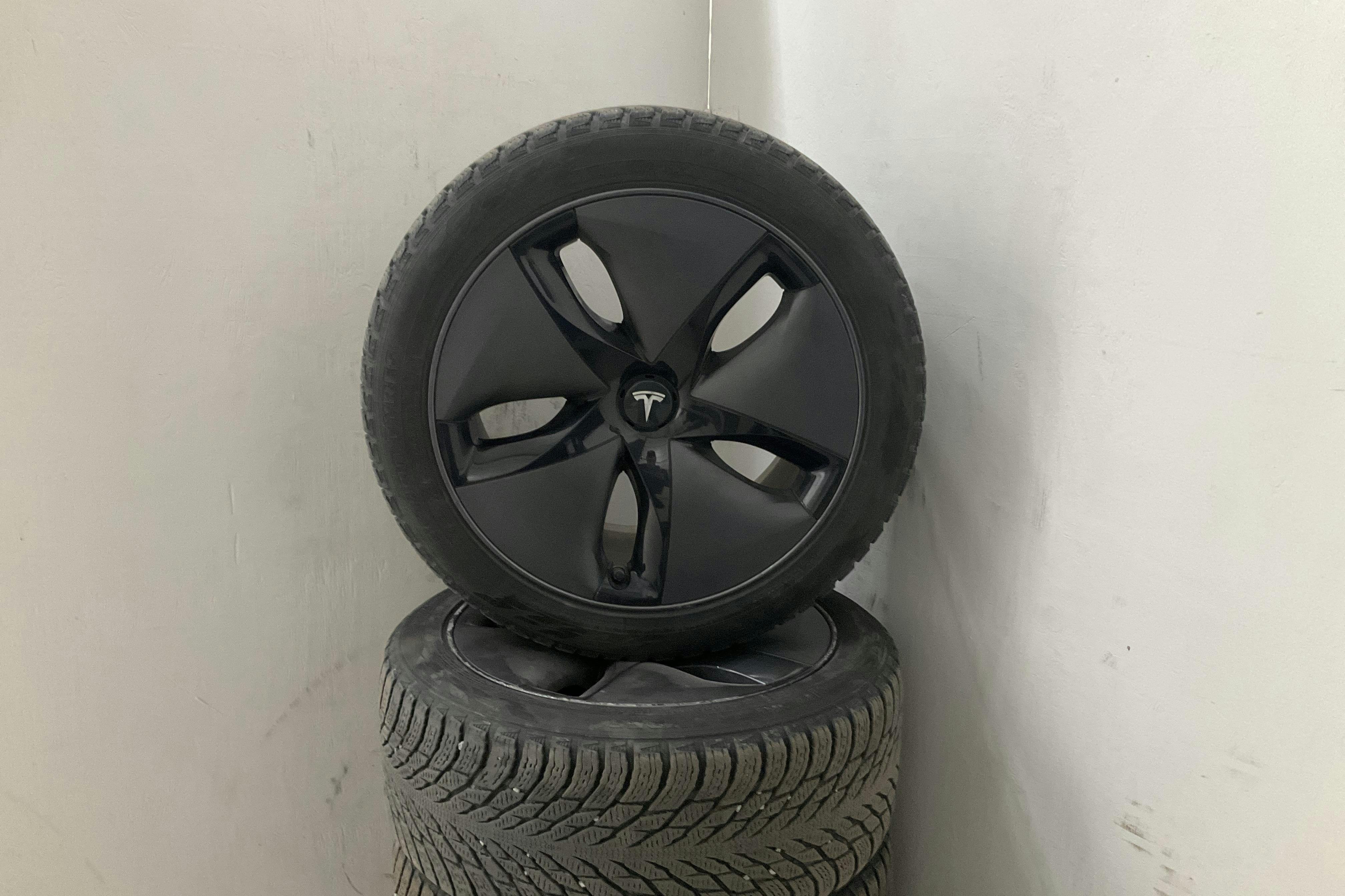 Tesla Model 3 Long Range Dual Motor AWD - 86 810 km - Automaattinen - harmaa - 2019