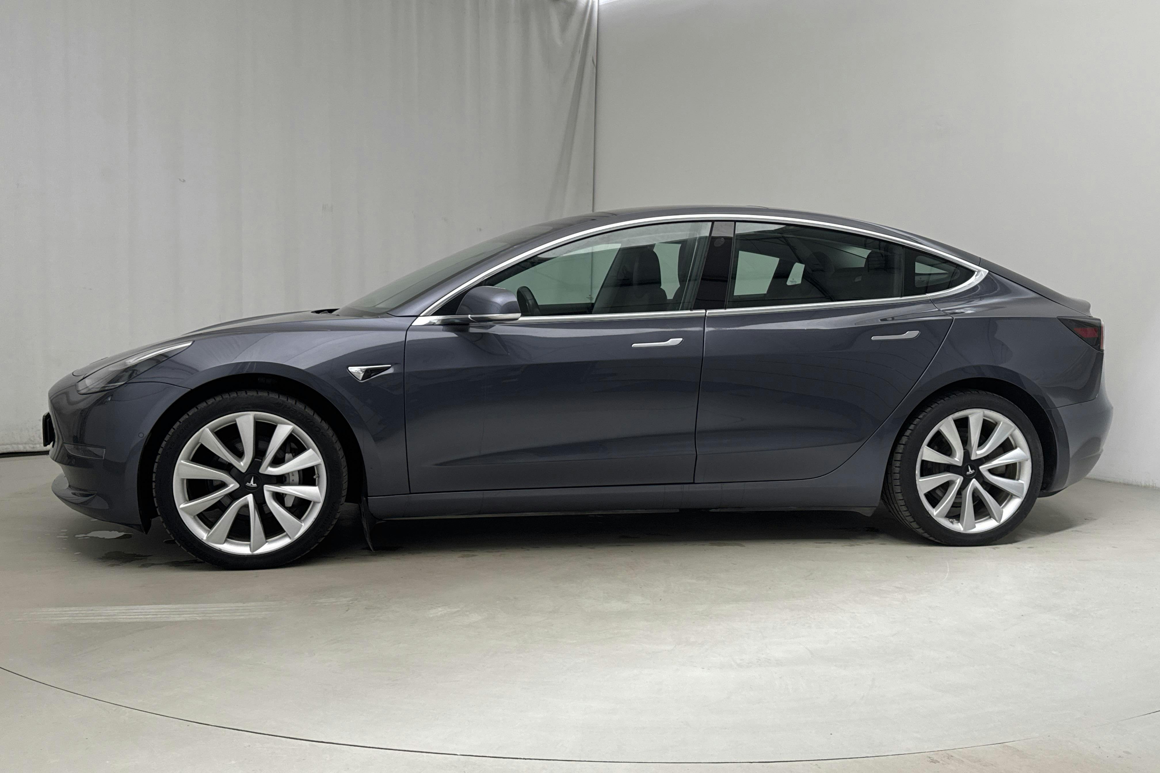 Tesla Model 3 Long Range Dual Motor AWD - 86 810 km - Automaattinen - harmaa - 2019