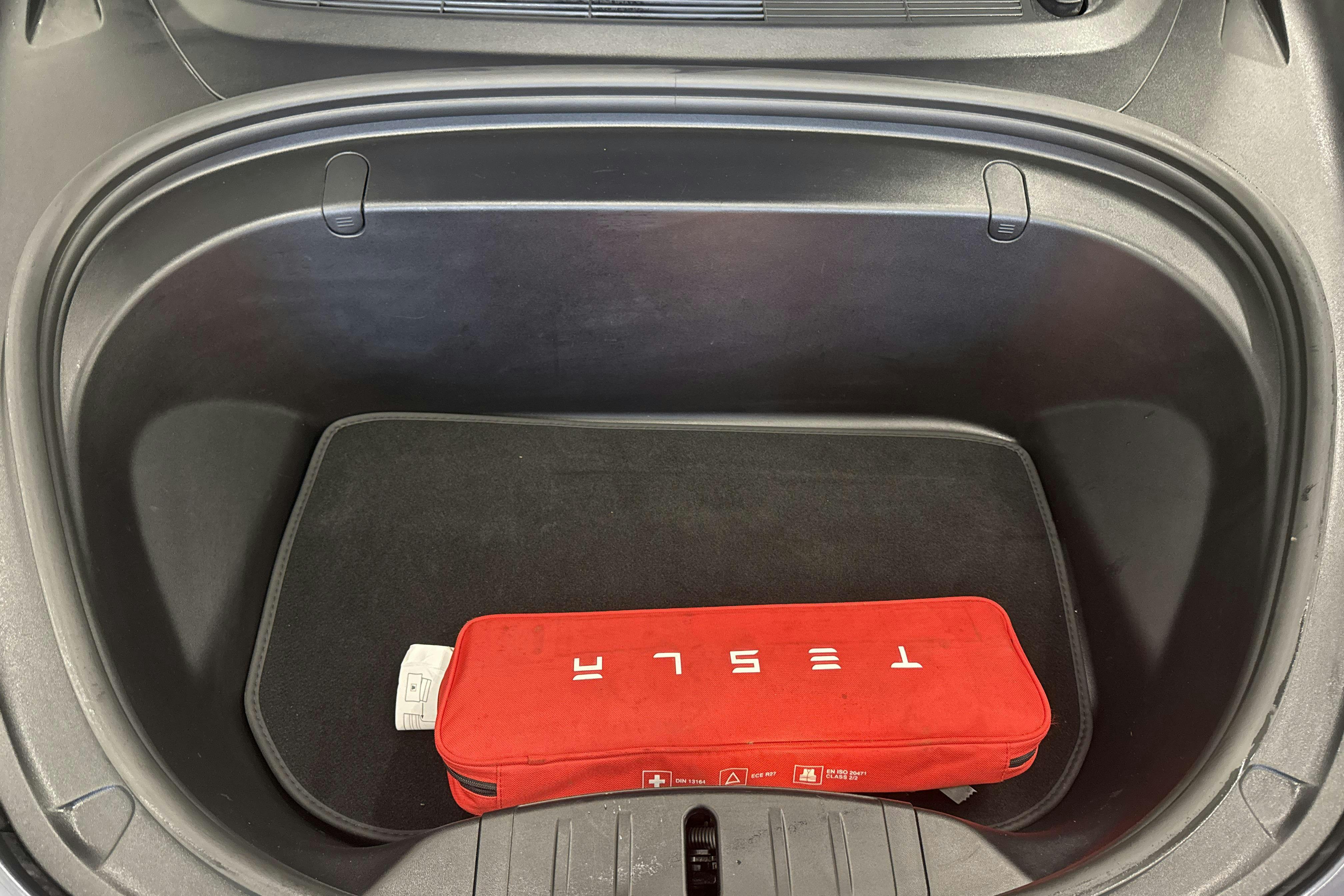 Tesla Model 3 Long Range Dual Motor AWD - 86 810 km - Automaattinen - harmaa - 2019
