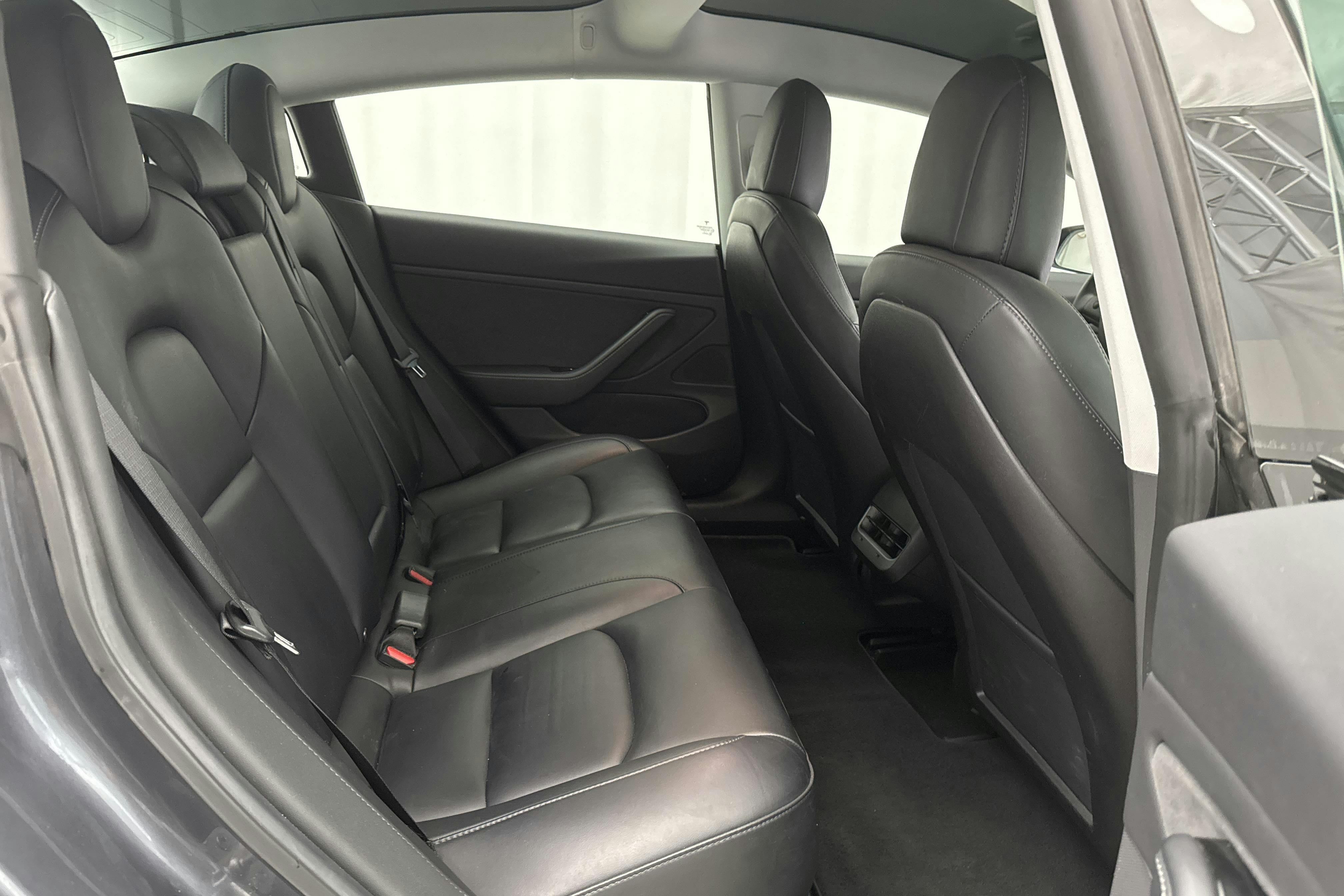 Tesla Model 3 Long Range Dual Motor AWD - 86 810 km - Automaattinen - harmaa - 2019