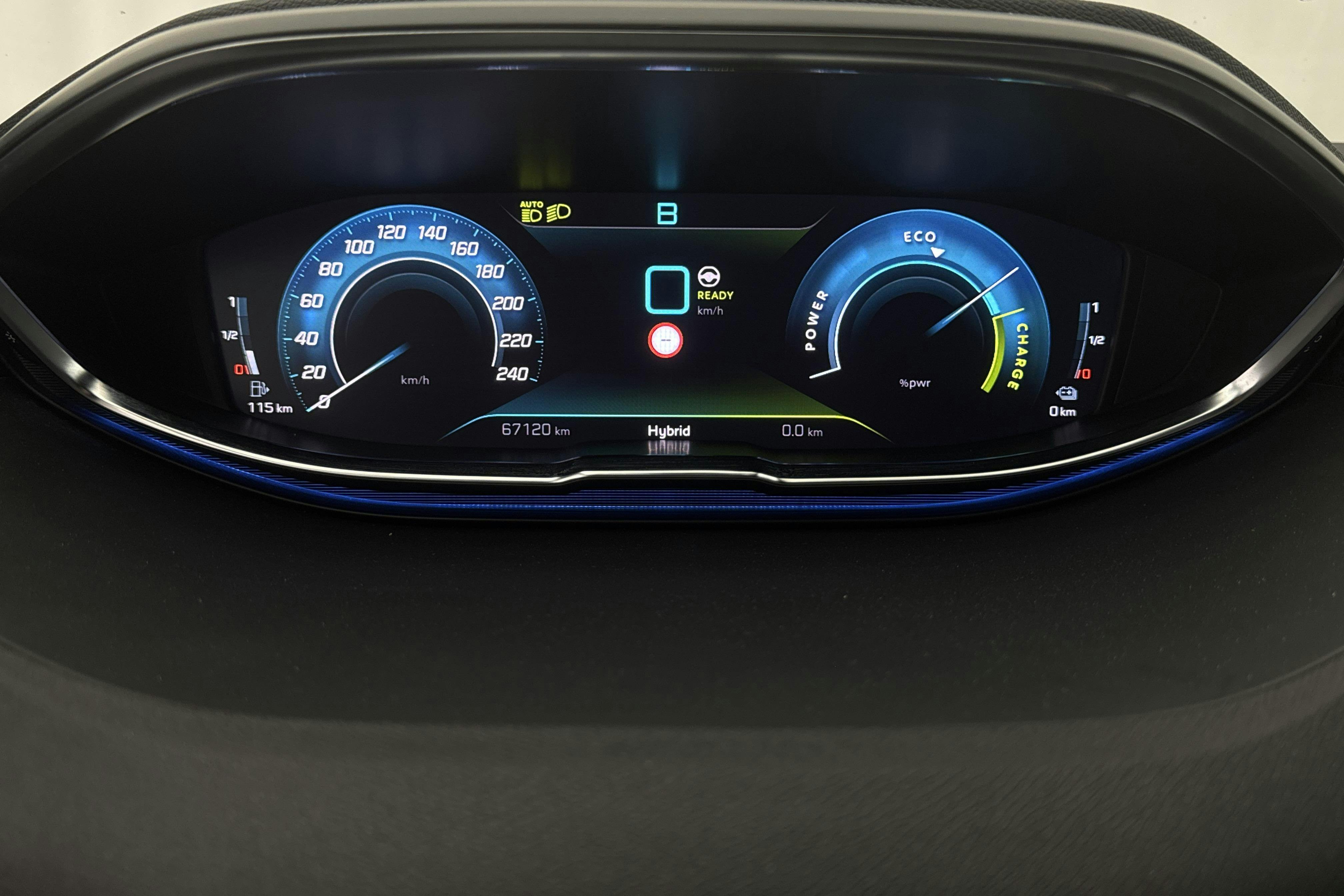 Peugeot 3008 1.6 Plug-in Hybrid 4 (300hk) - 6 712 mil - Automat - svart - 2021