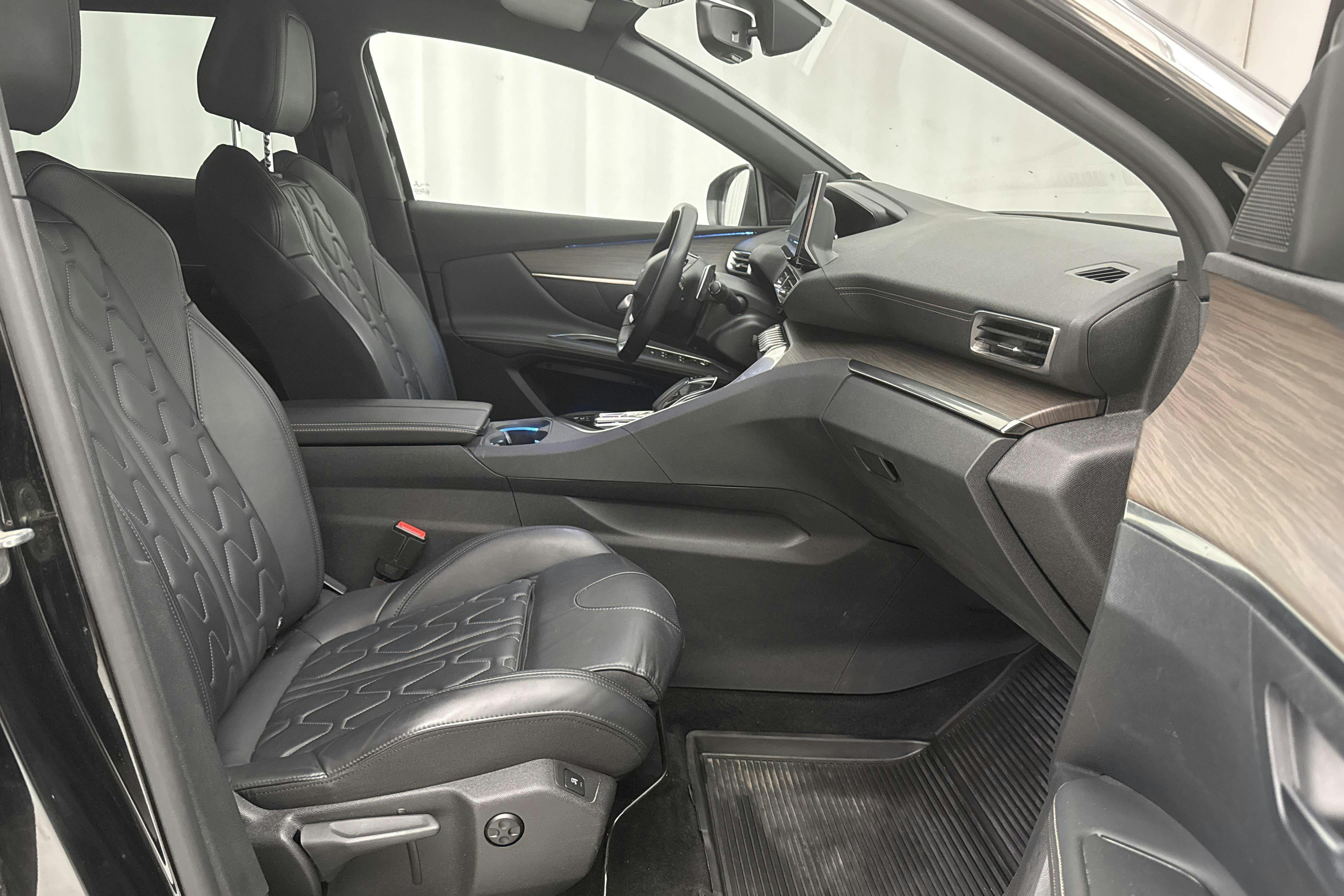 Peugeot 3008 1.6 Plug-in Hybrid 4 (300hk) - 6 712 mil - Automat - svart - 2021