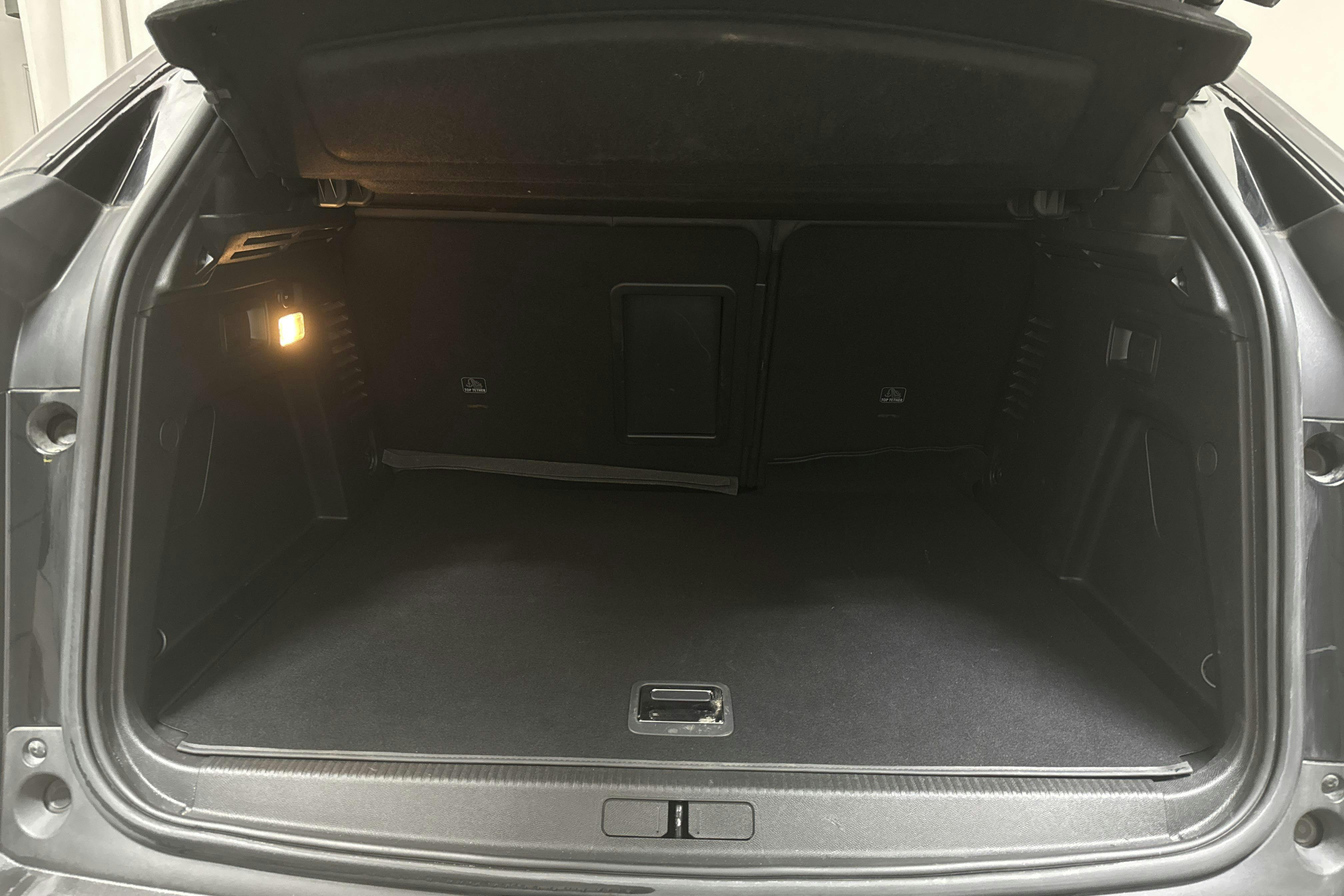 Peugeot 3008 1.6 Plug-in Hybrid 4 (300hk) - 6 712 mil - Automat - svart - 2021