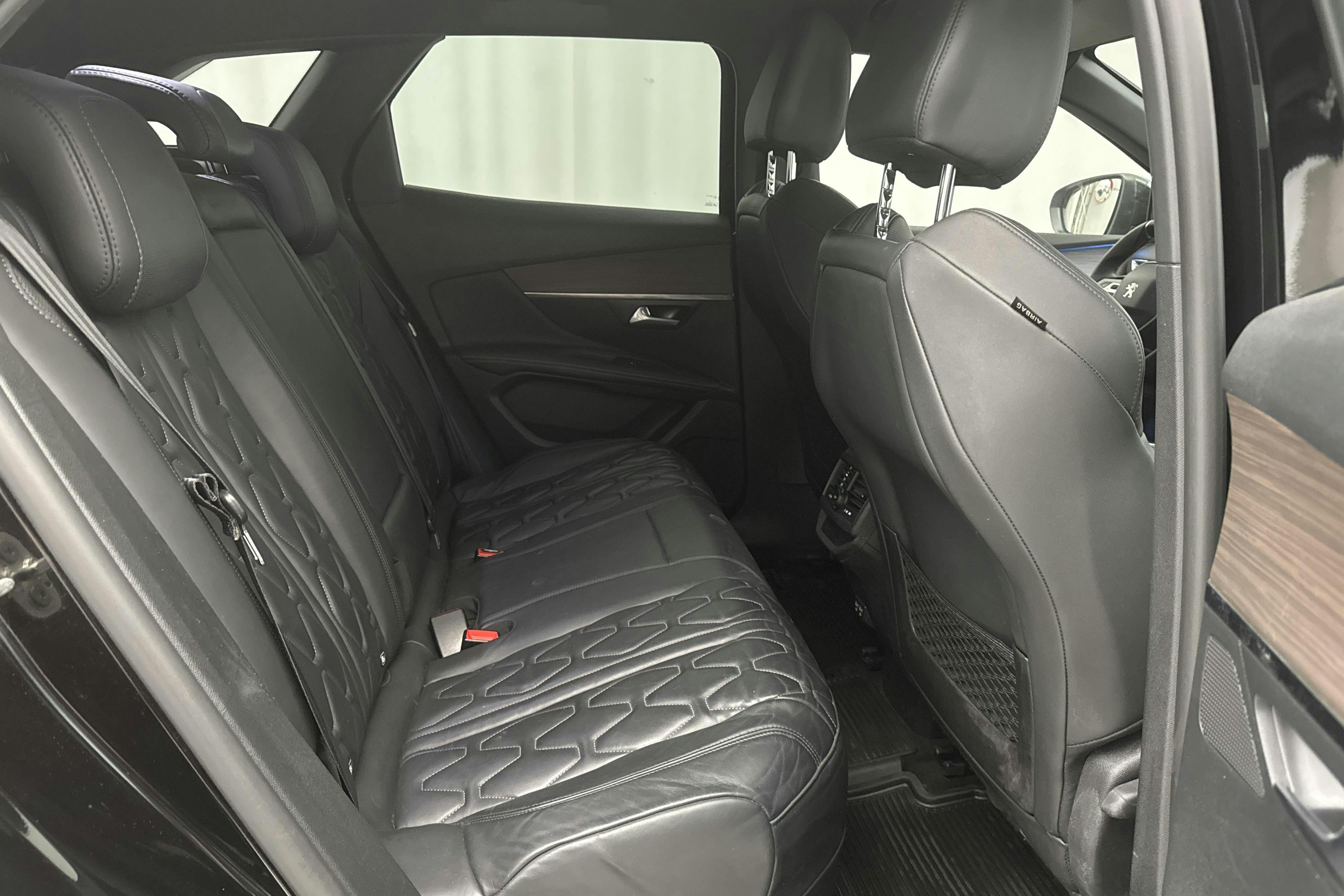 Peugeot 3008 1.6 Plug-in Hybrid 4 (300hk) - 6 712 mil - Automat - svart - 2021