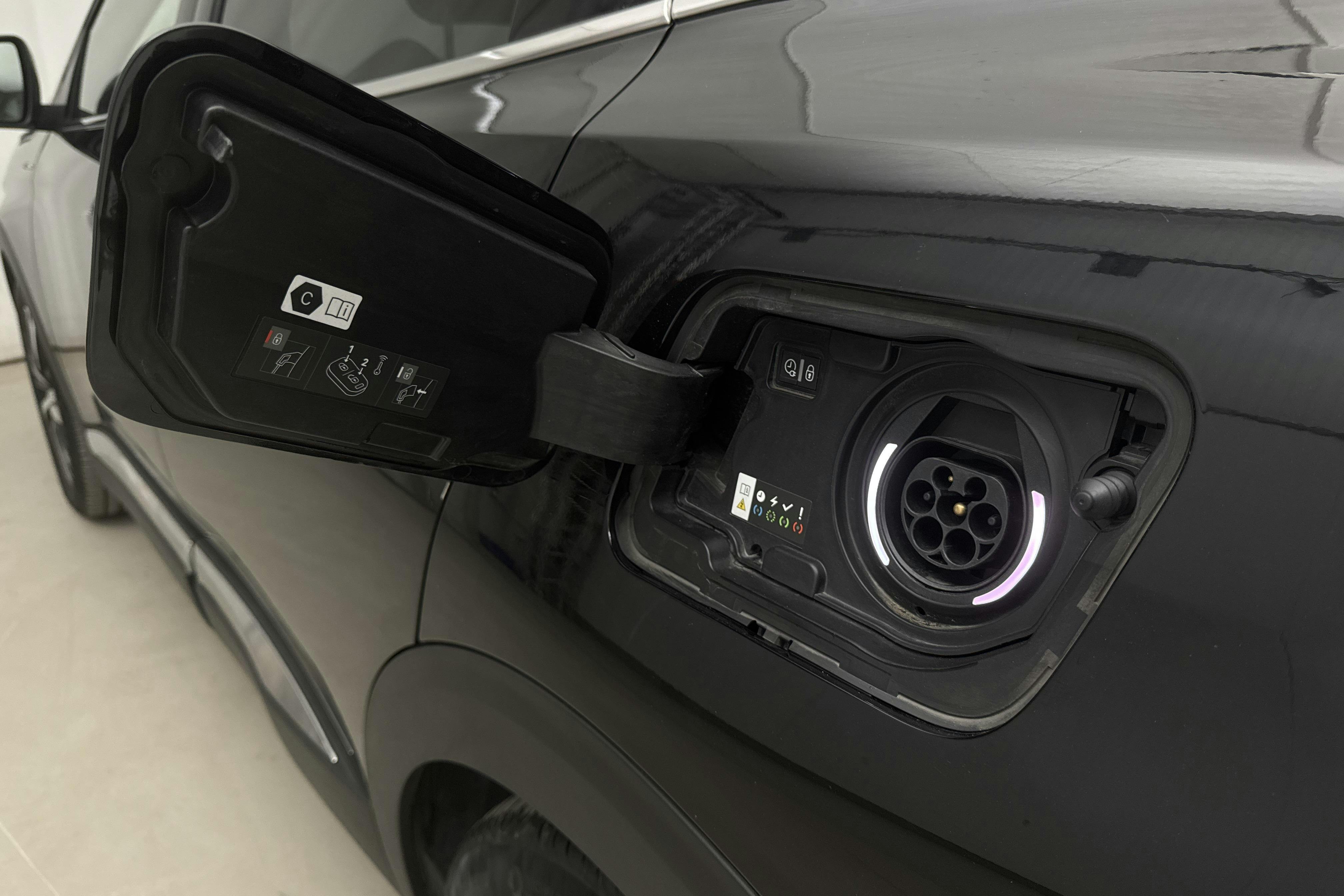 Peugeot 3008 1.6 Plug-in Hybrid 4 (300hk) - 6 712 mil - Automat - svart - 2021