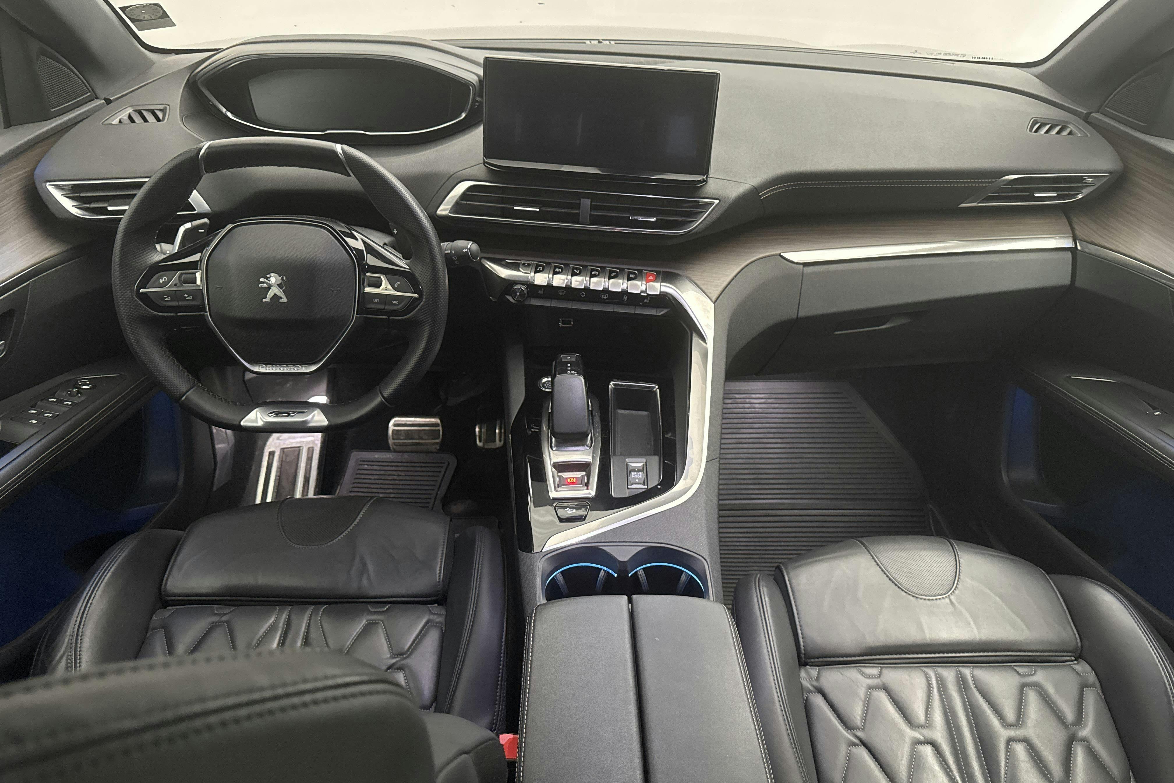 Peugeot 3008 1.6 Plug-in Hybrid 4 (300hk) - 6 712 mil - Automat - svart - 2021